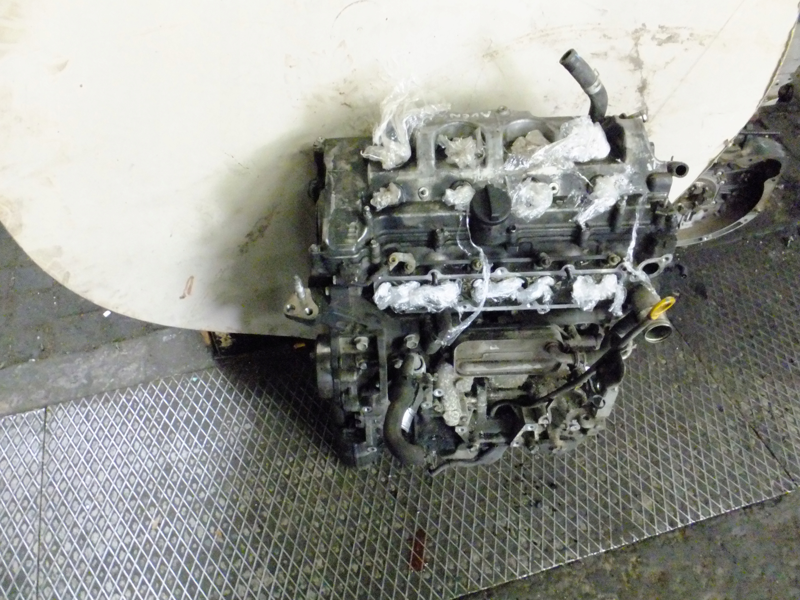 engine toyota avensis T25 2,2 D4D 2AD-FTV