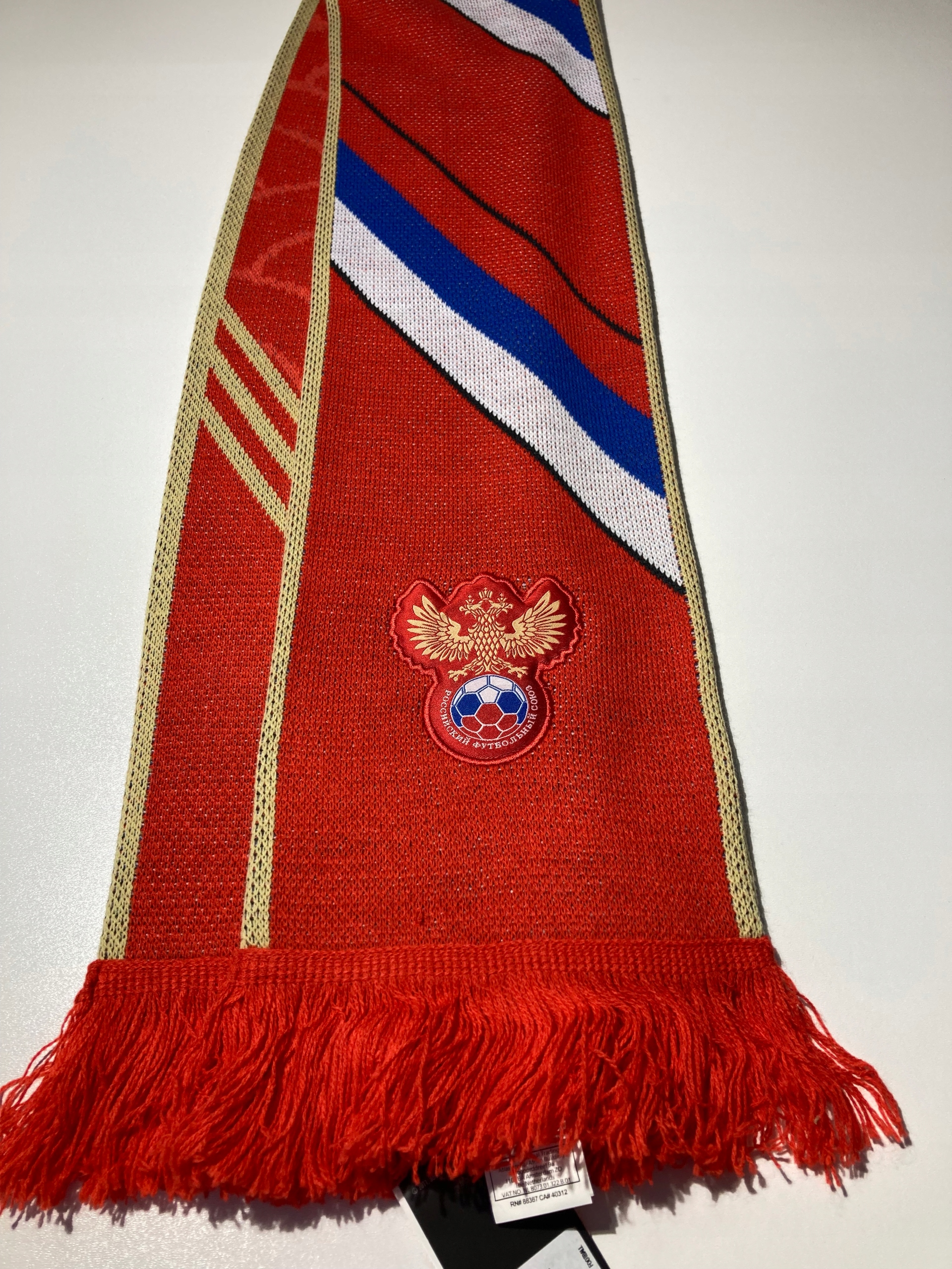 Szalik Adidas czerwony EAN (GTIN) 4057284364348