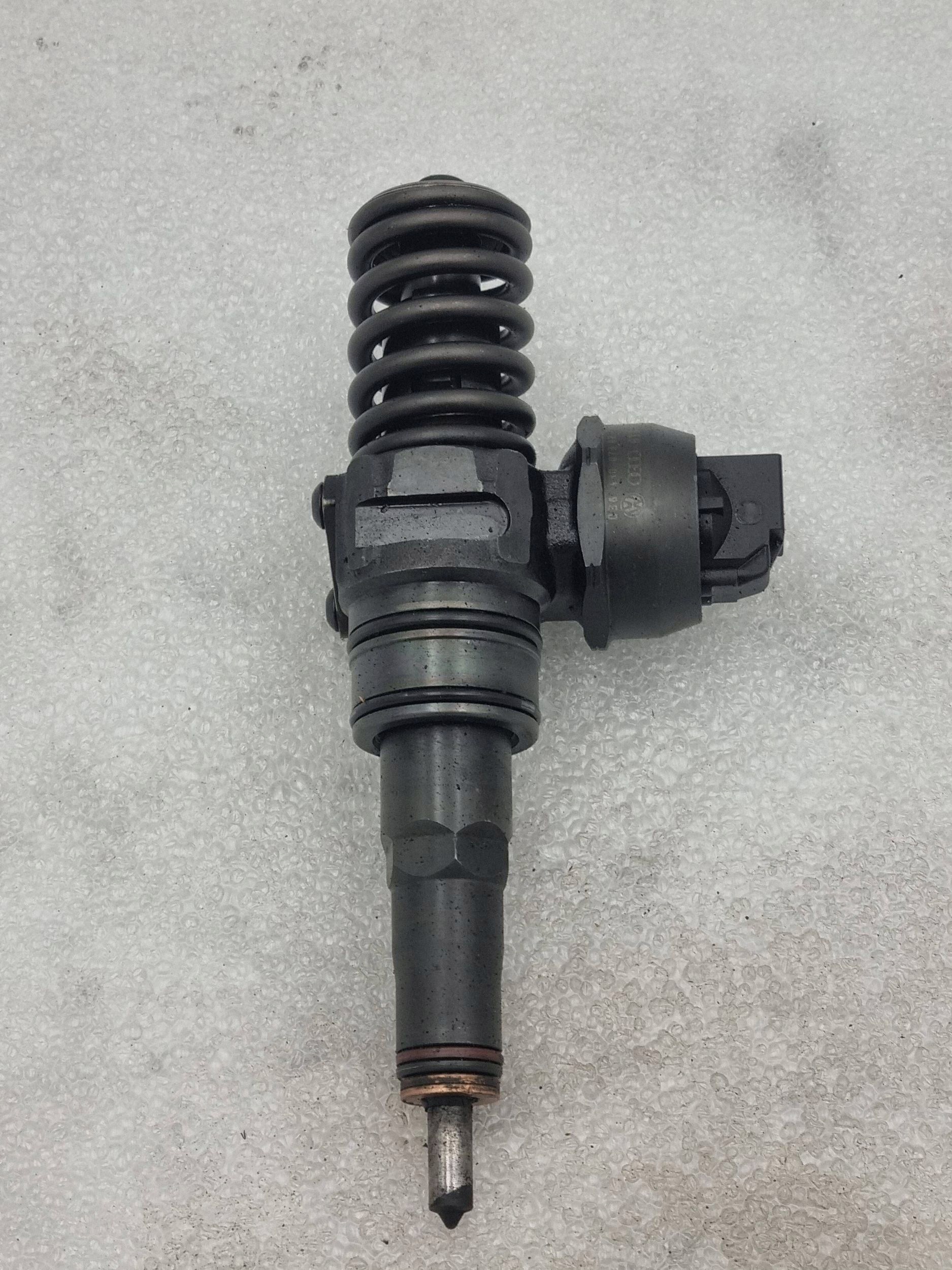 Pumpedüse Volkswagen Caddy III Golf 2.0 SDI BST 038130073BR