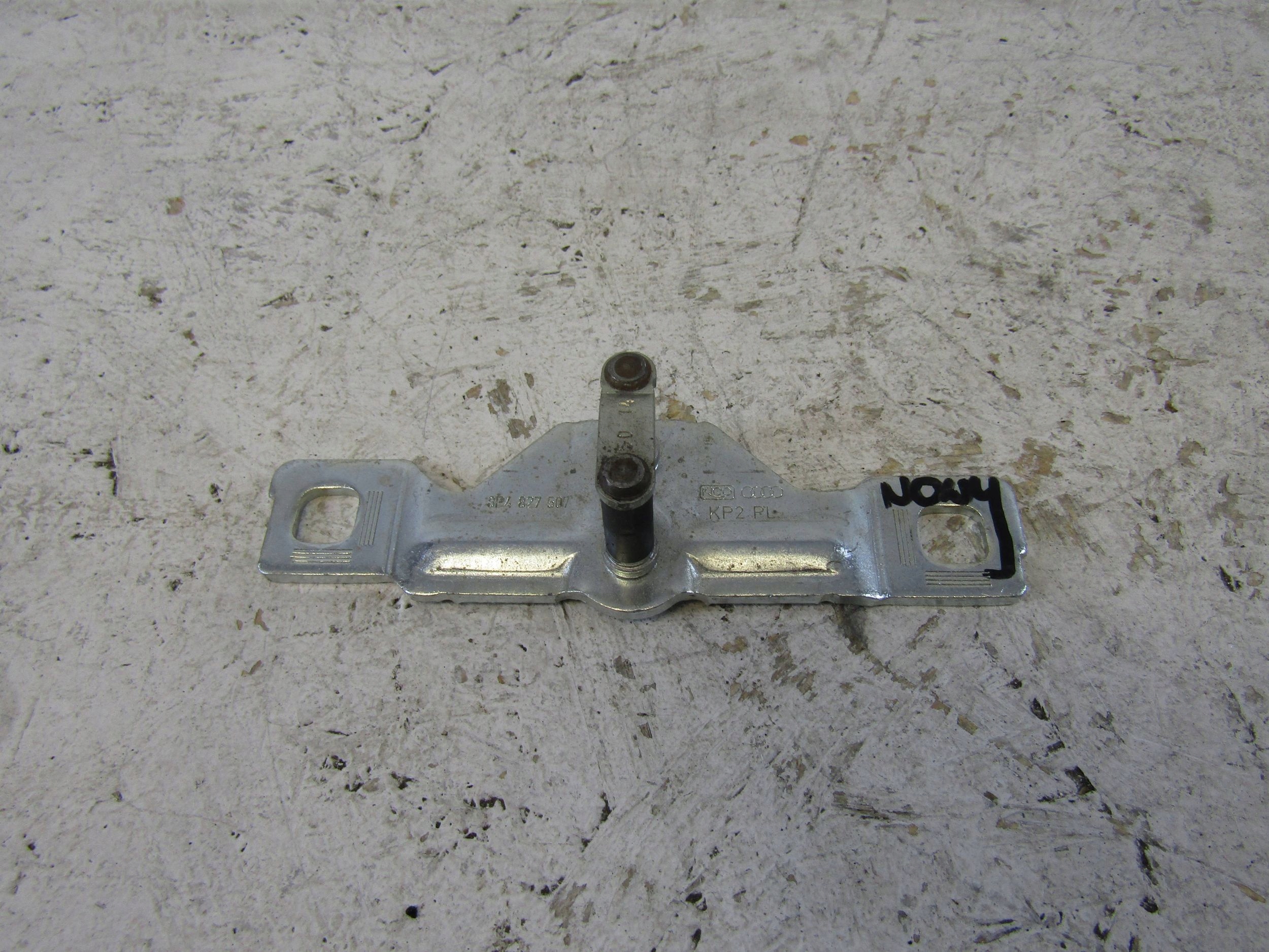 Audi OE 8P4827507 rygiel klapy