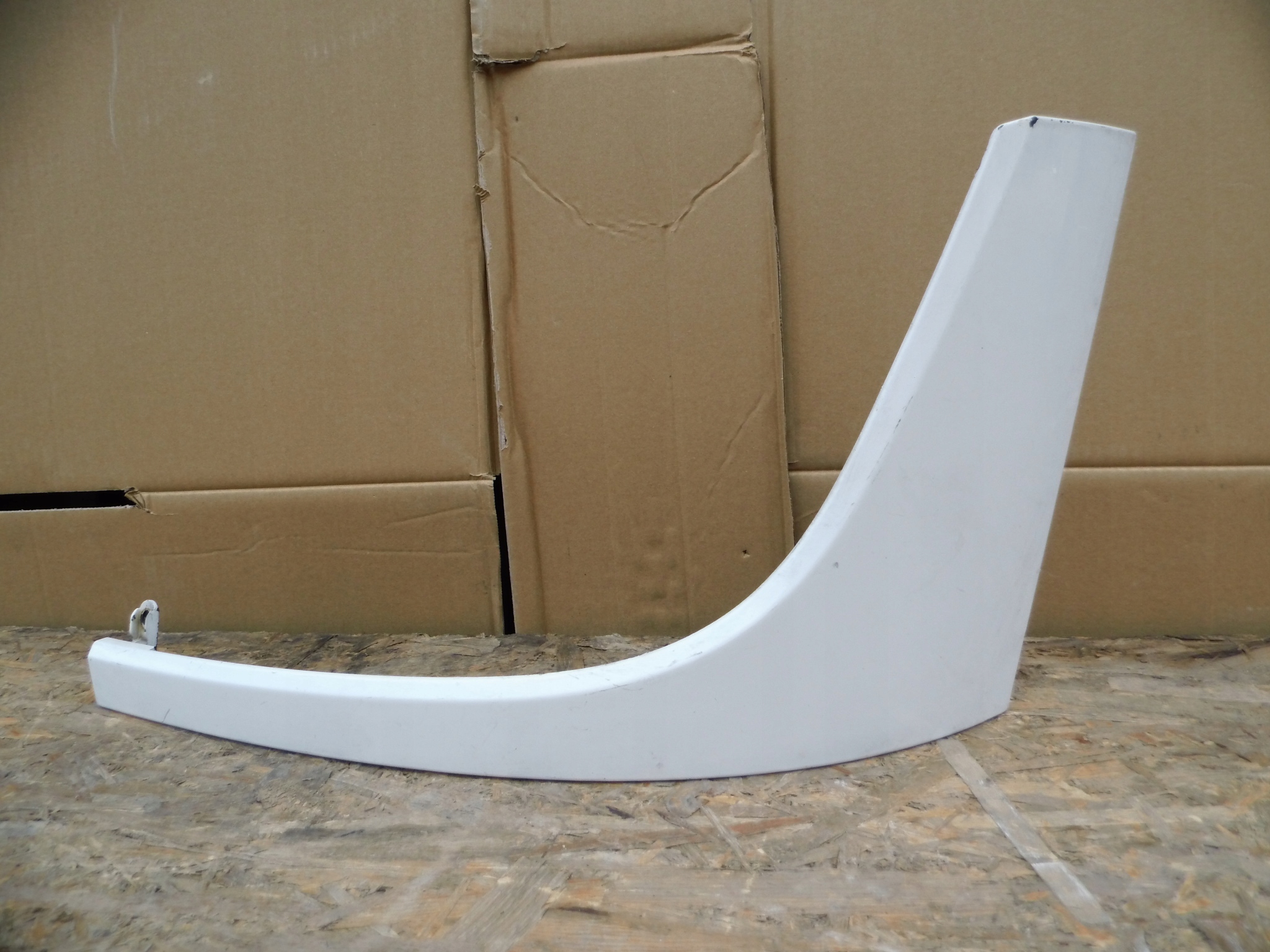 Mercedes Actros MP4 moulding below lampe left front