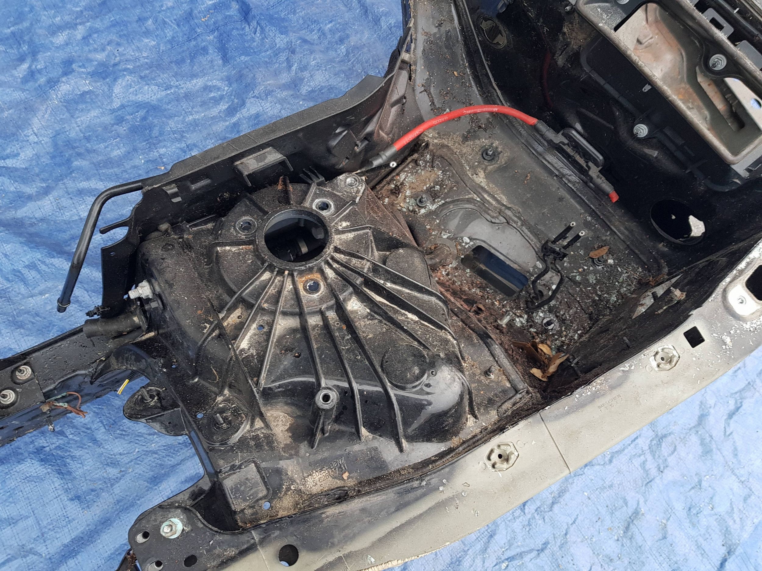 MERCEDES W205 uložení čtvrtka přední přední levá
