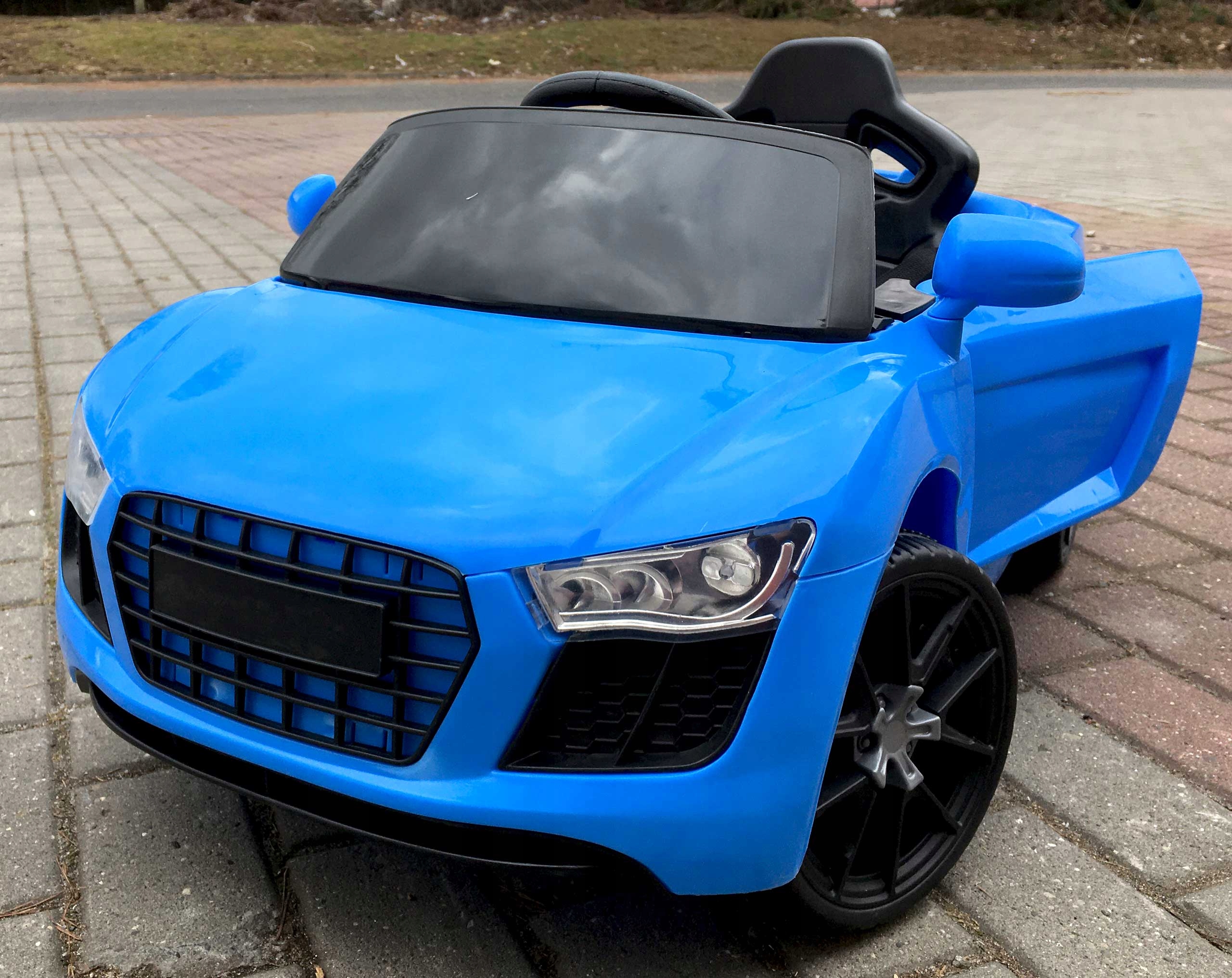 Cabrio AUTO NA AKUMULATOR DLA DZIECI + PILOT + LED Długość pojazdu 86 cm