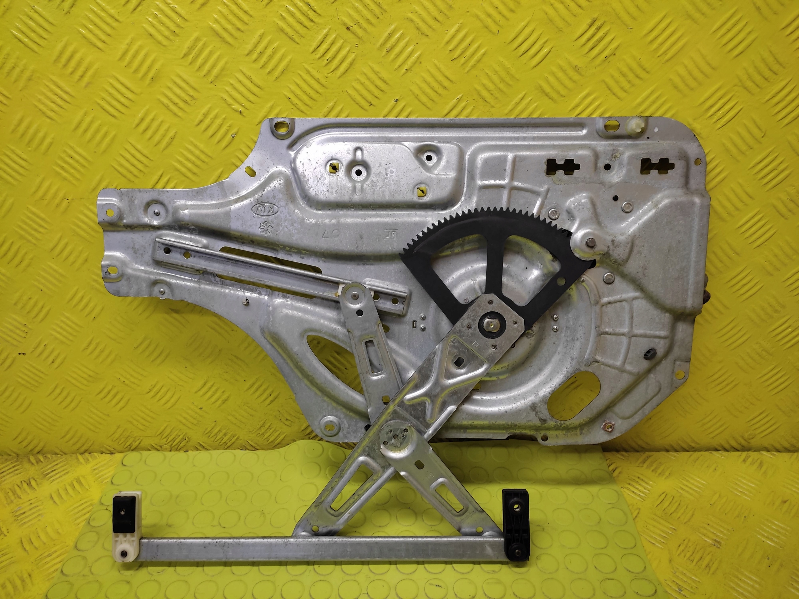 KIA OPIRUS window regulator left rear part 834703F010