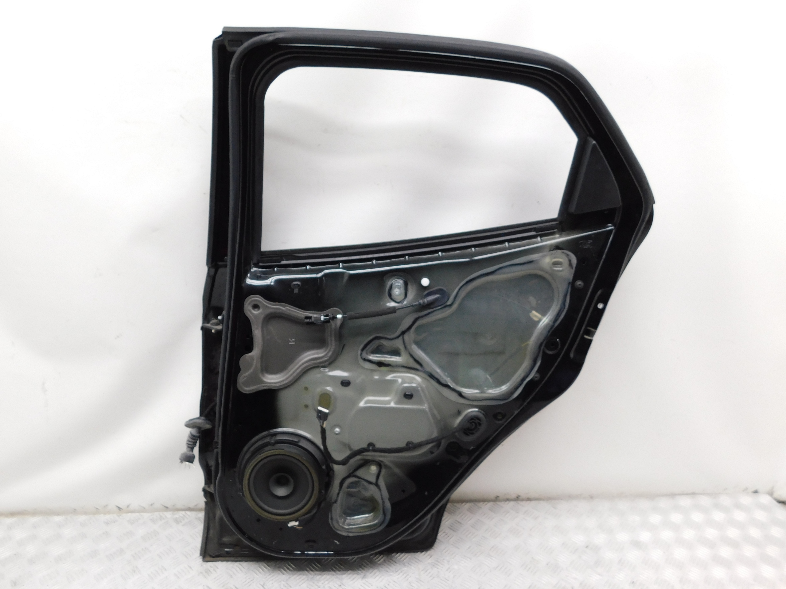 DRZWI PRAWE TYŁ kompl. - FORD ECOSPORT II 12-22 JK8 Kolor czarny