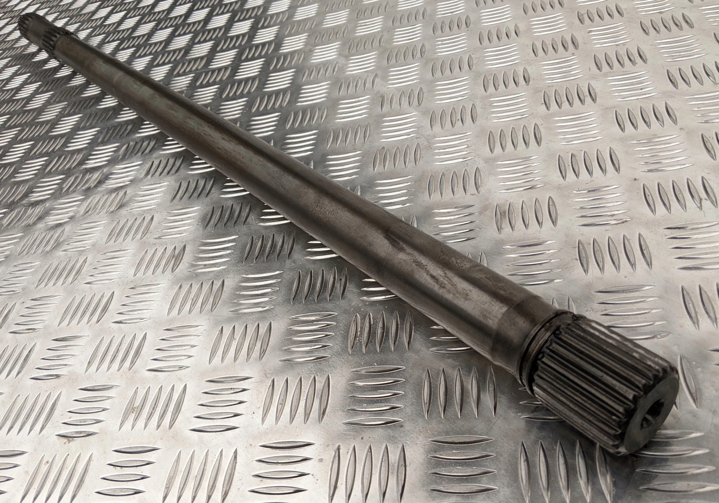 PÓŁOŚ SCANIA 4 WYWROTKA KIPER Producent części Scania OE