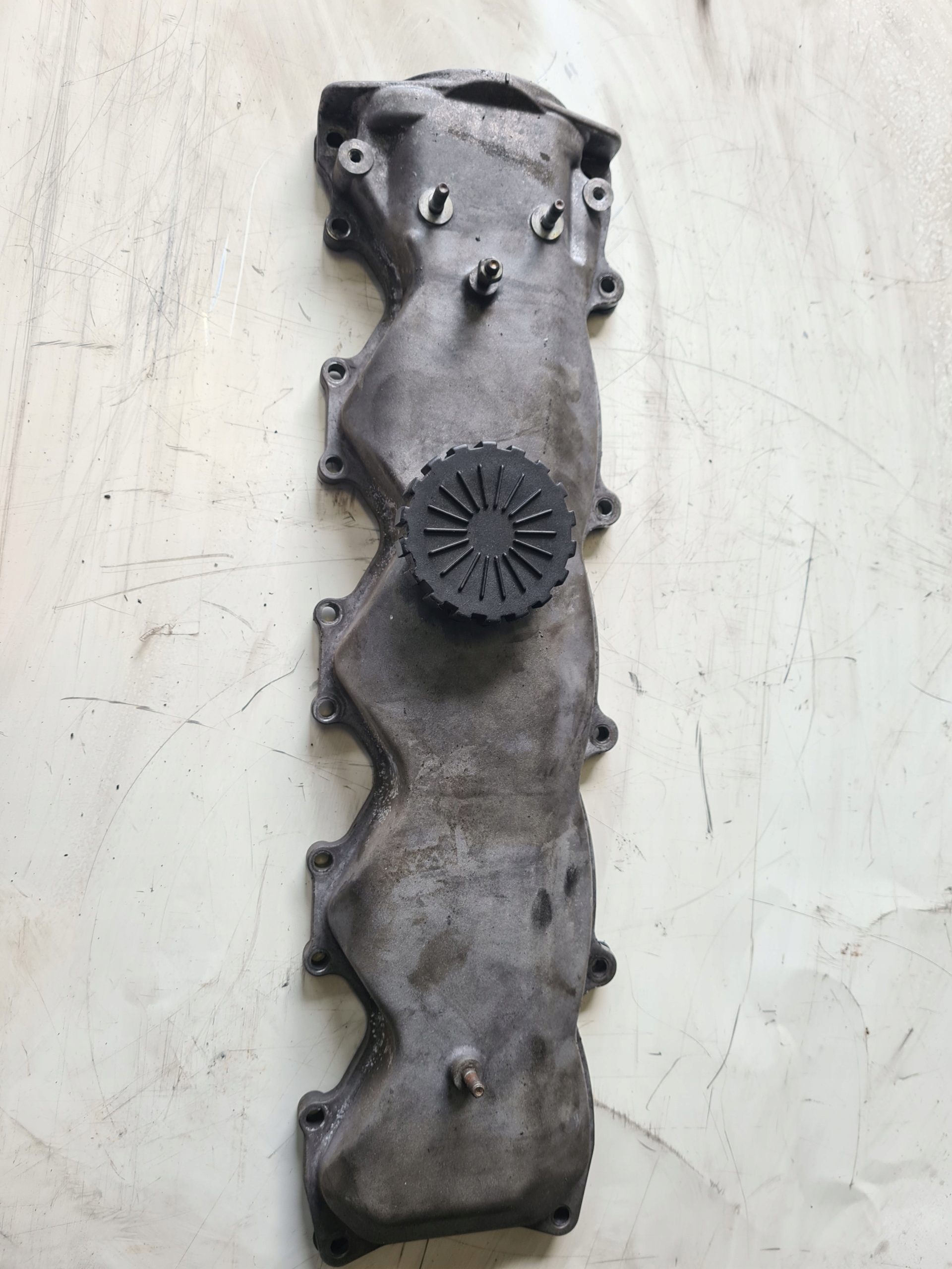 Pokrywa zaworów Iveco Daily 2.8