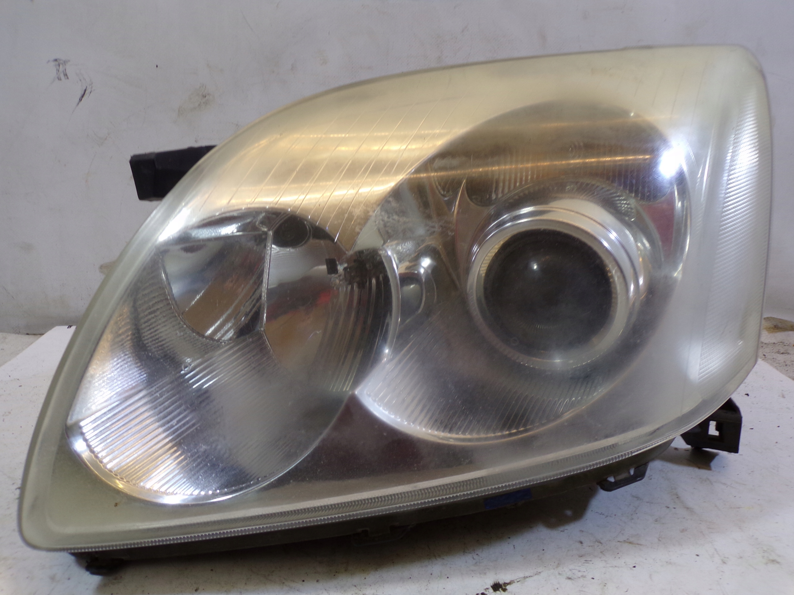 light front front left TOYOTA AVEMSIS T25