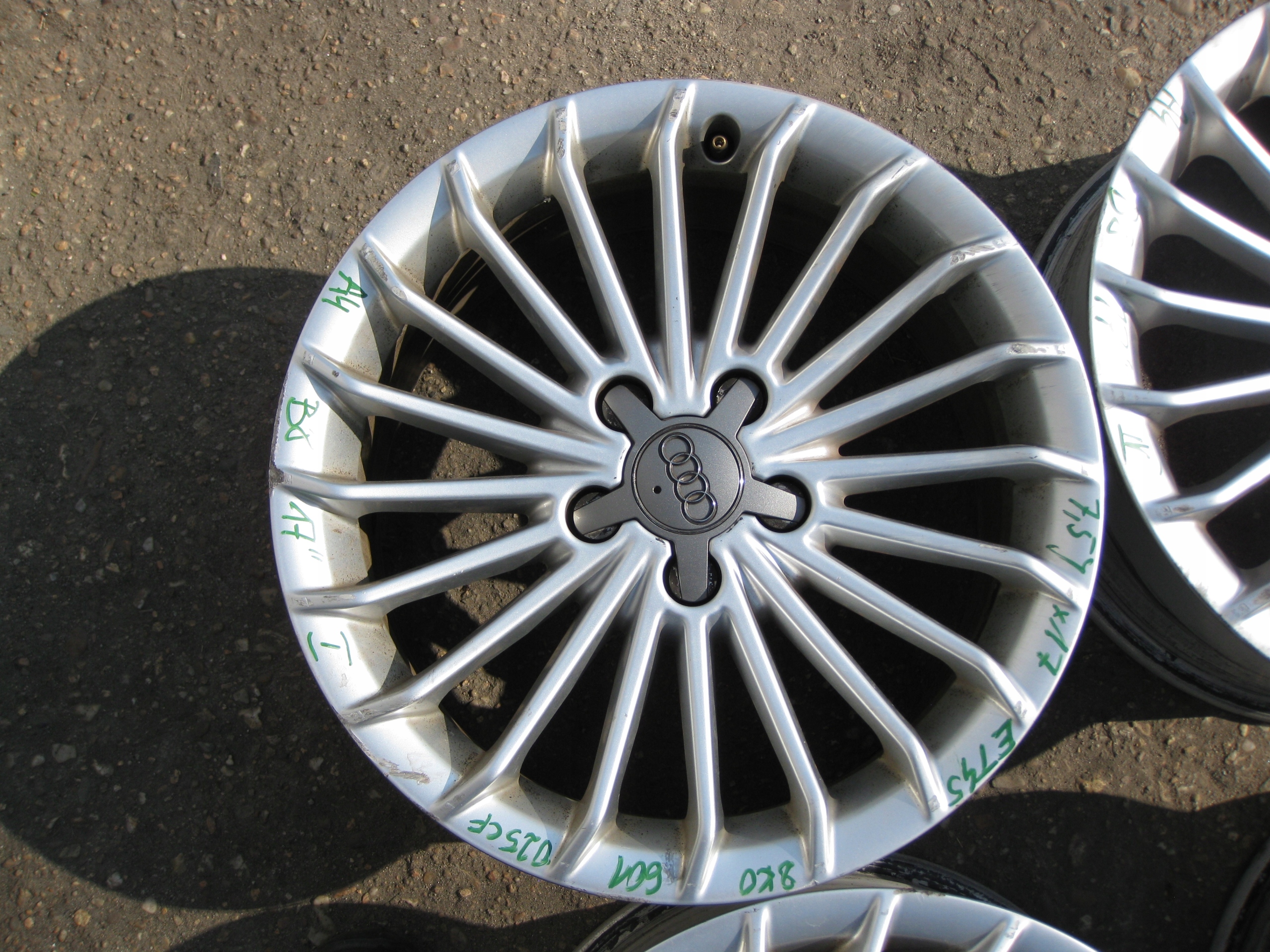 AUDI A4 B8 discs aluminium 17" ET 45 KOMPLET 8K0601025CF