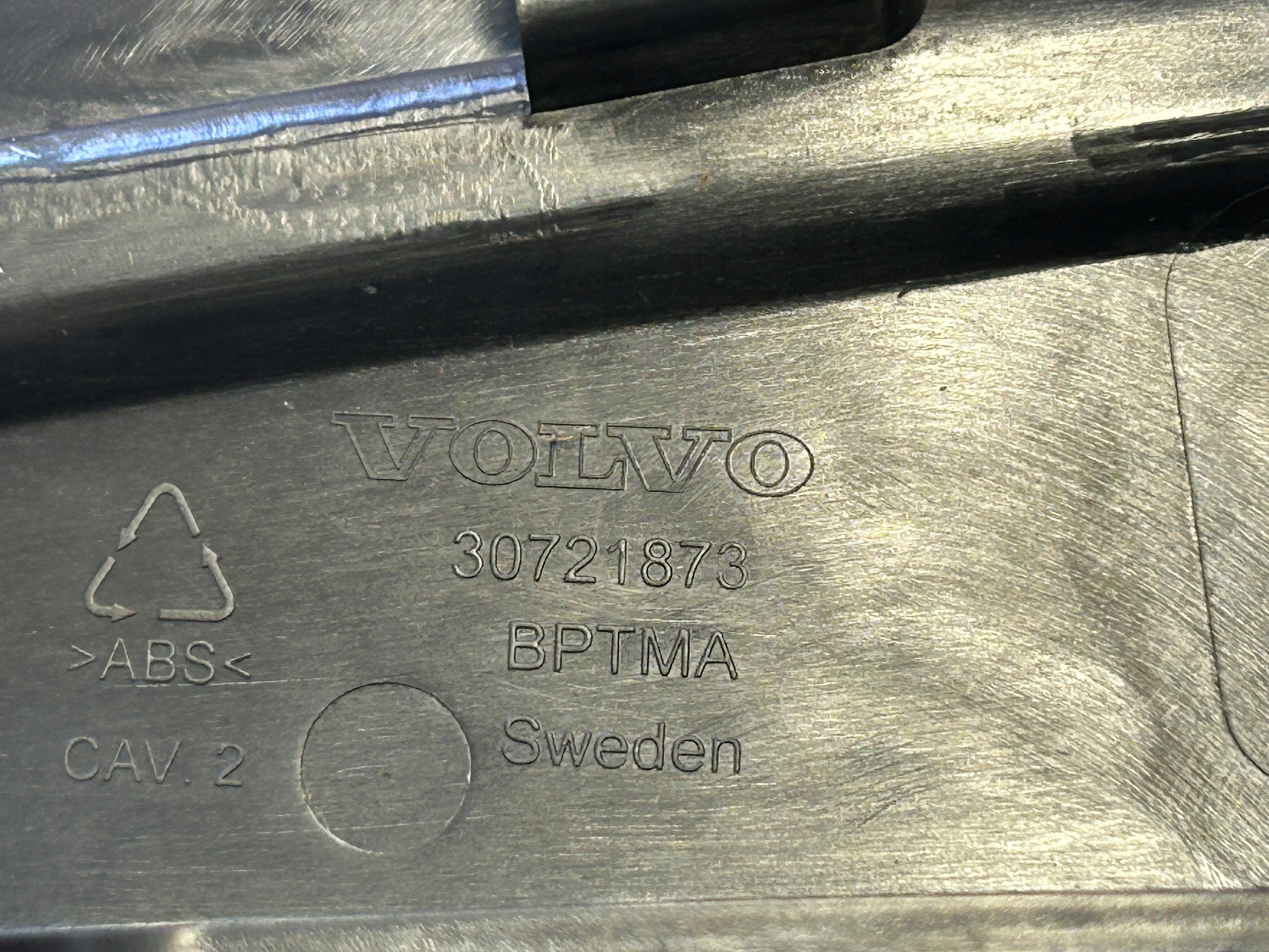 VOLVO V60 kryt stěny zadního 30721873