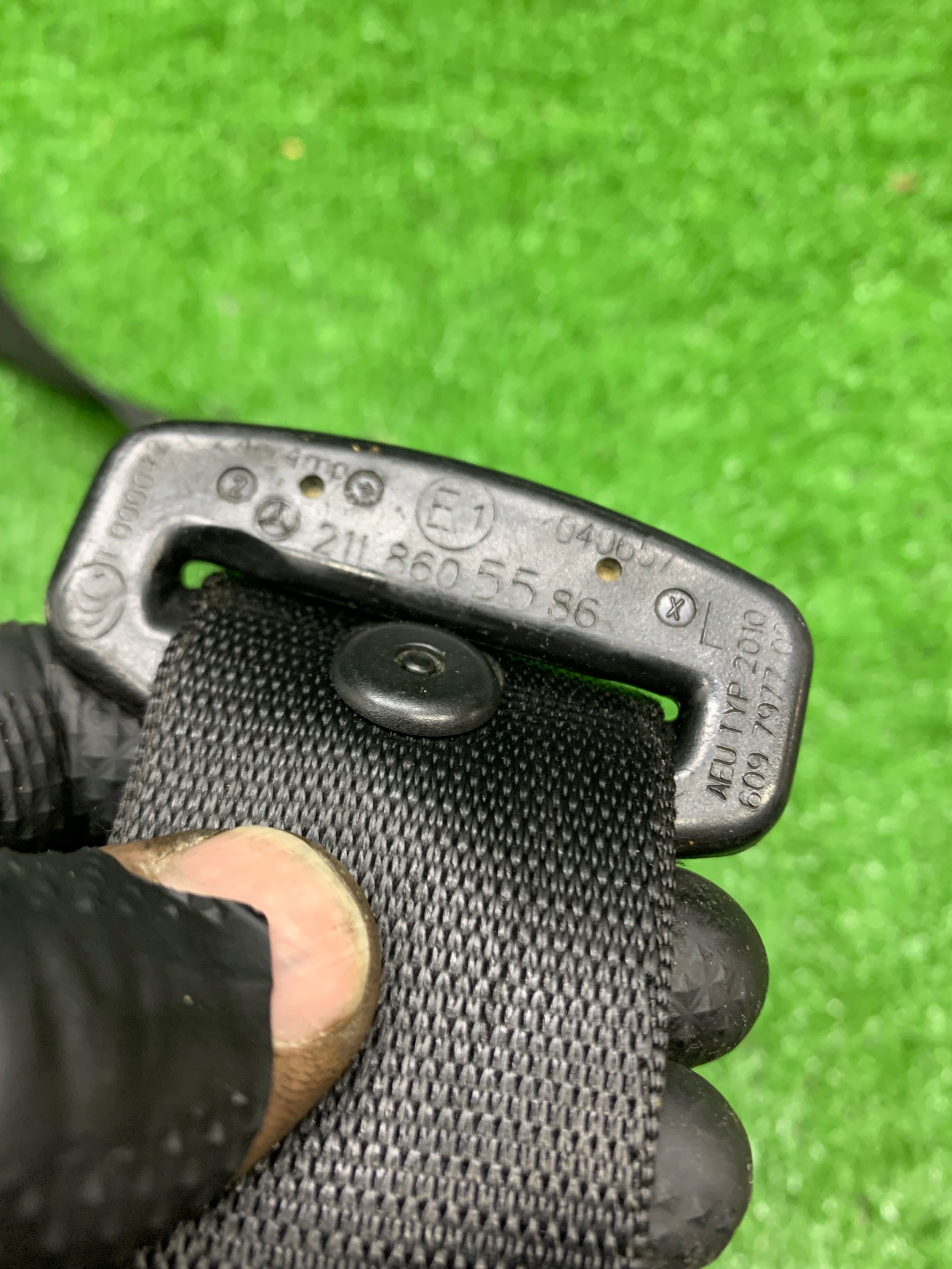 tension belt safety left front W 211 LIFT NR 2118605586