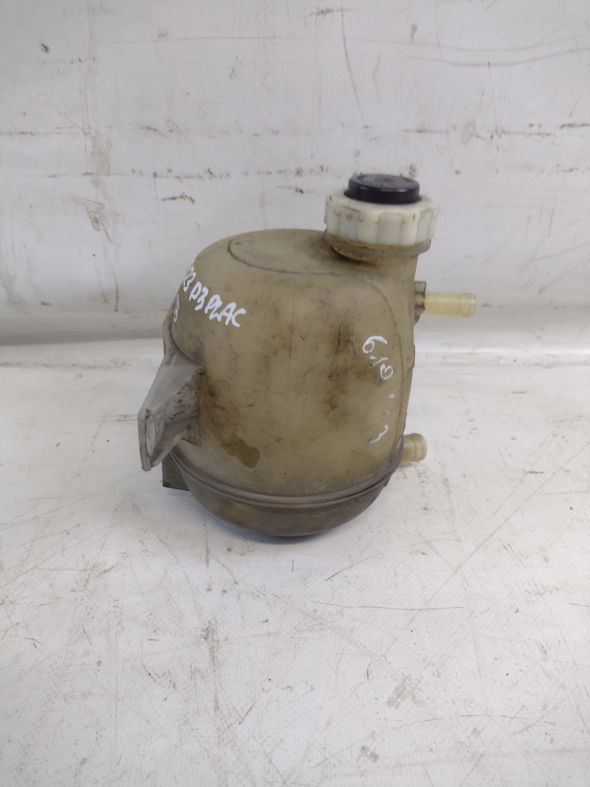 Scheibenwaschbehälter OE 7700836316 RENAULT CLIO II 1.2B 98r.
