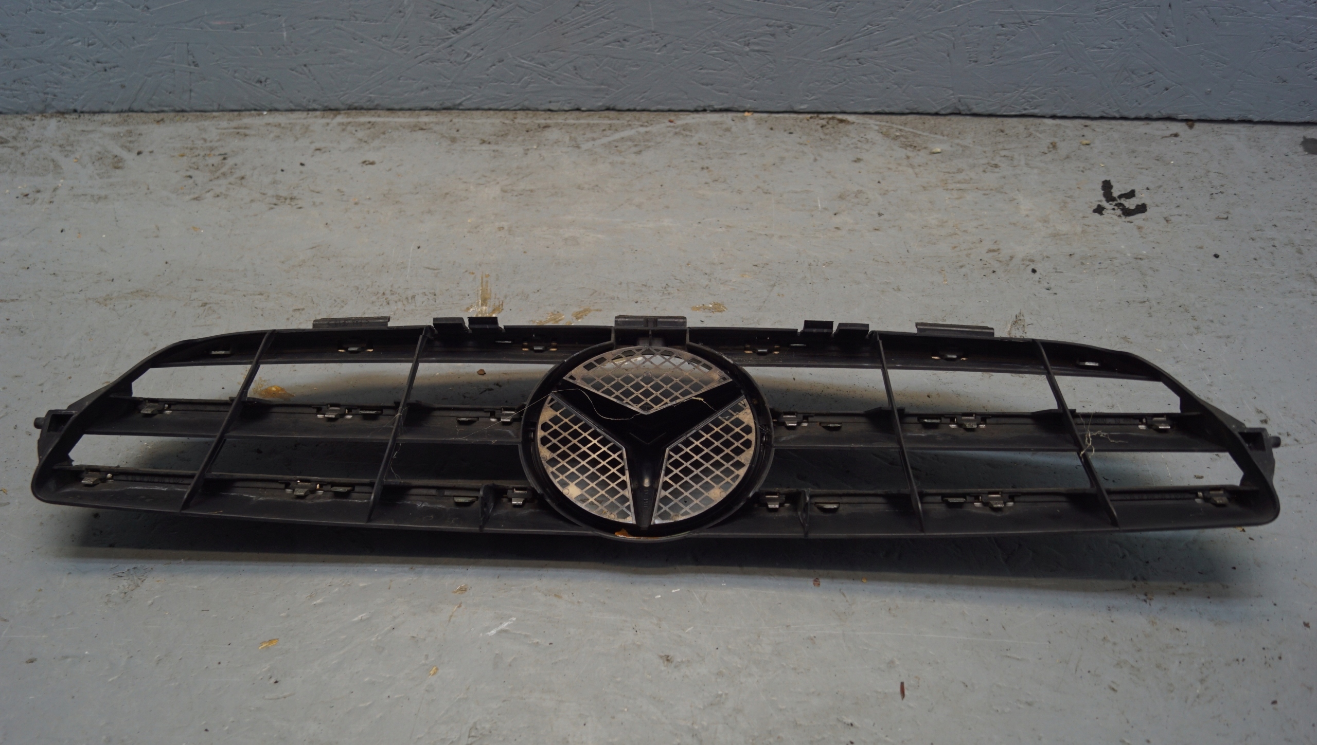 Mercedes-Benz CLK-Klasse W209 Kühlergrill FRONTGRILL Kühlergitter A2098800123 - Thumbnail 12