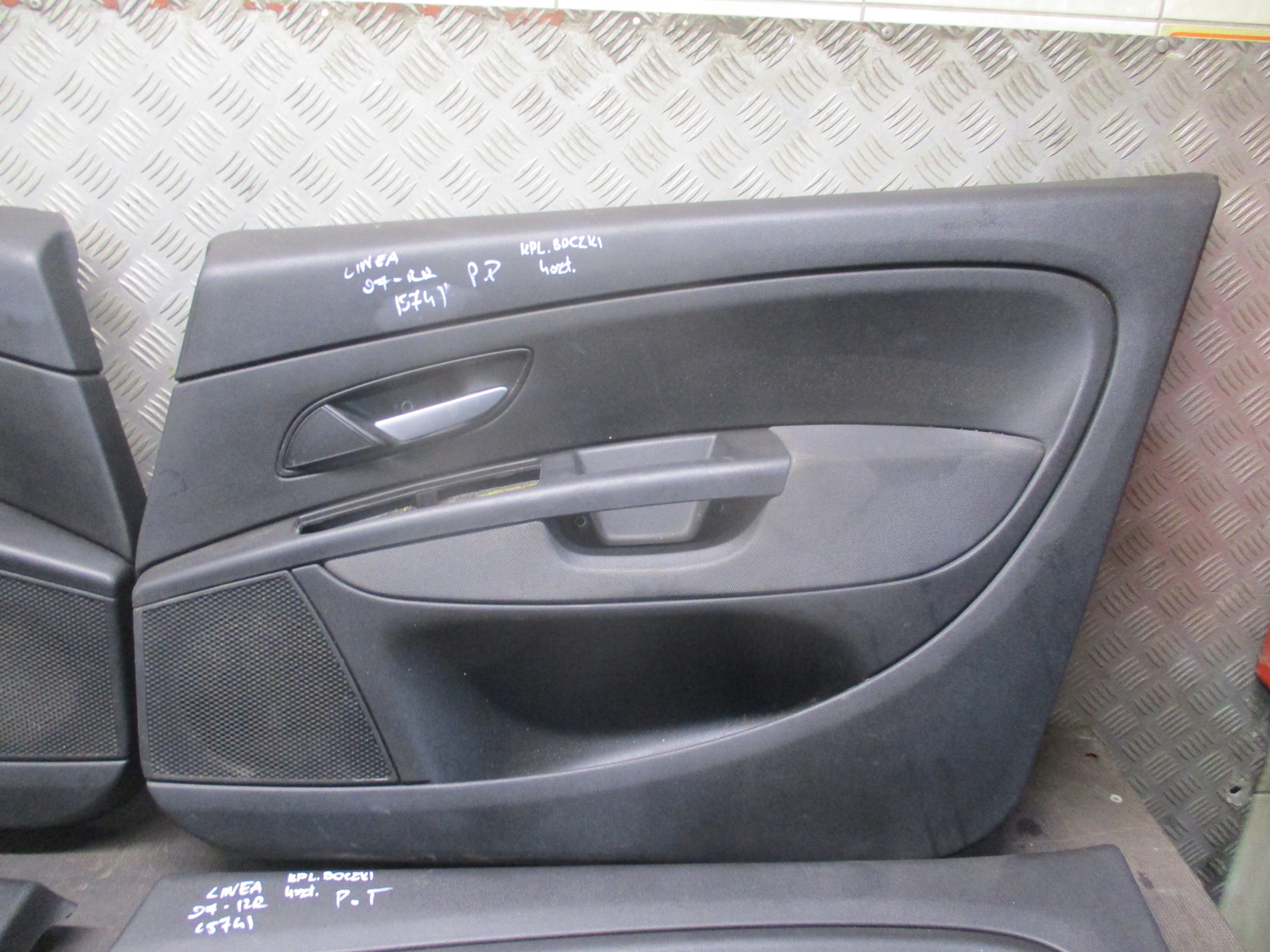дверные карты FIAT LINEA 07-12R