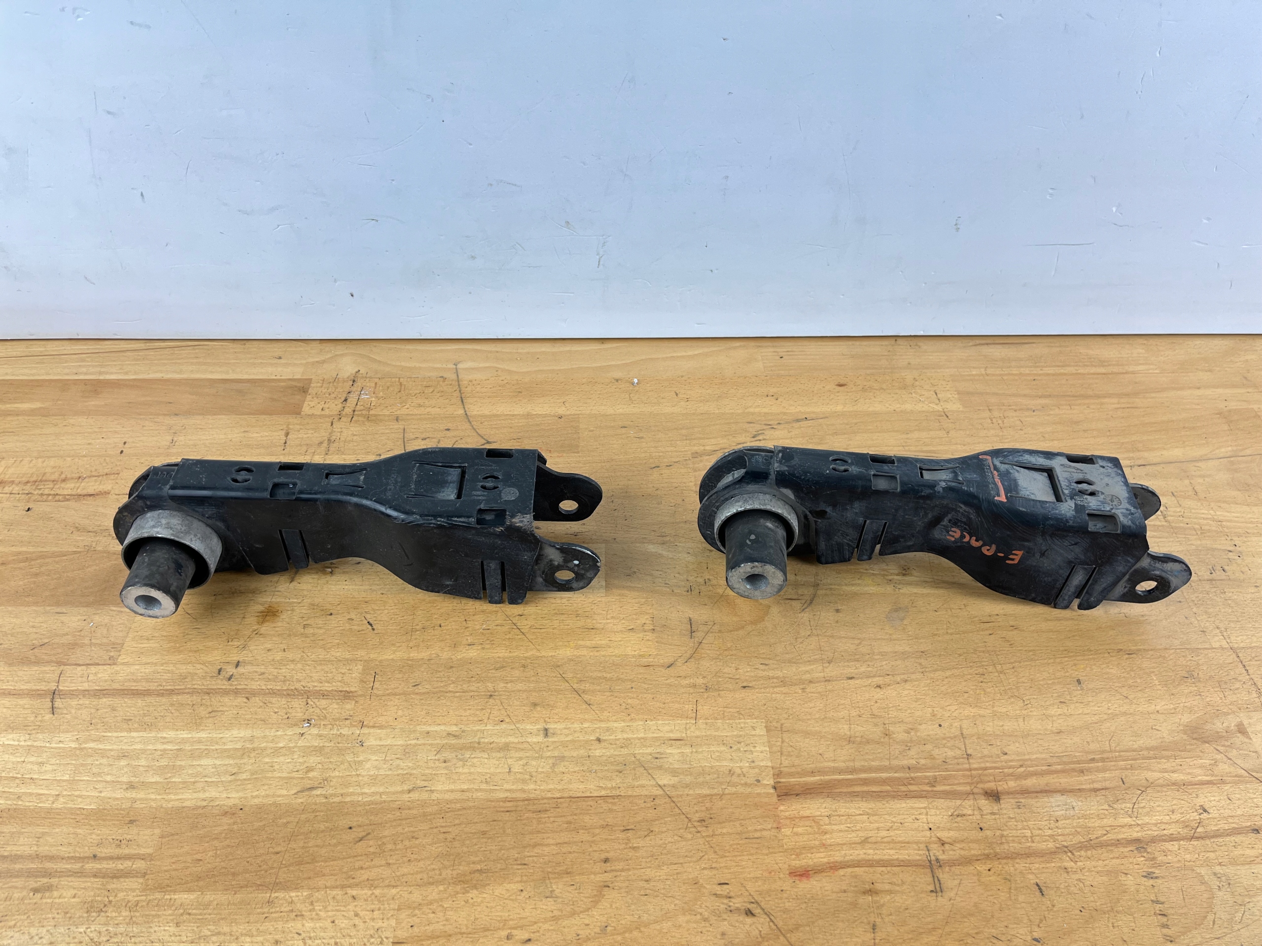 Querlenker links hinten LAND ROVER EVOQUE II JAGUAR E-PACE J9C3-5K899-BA
