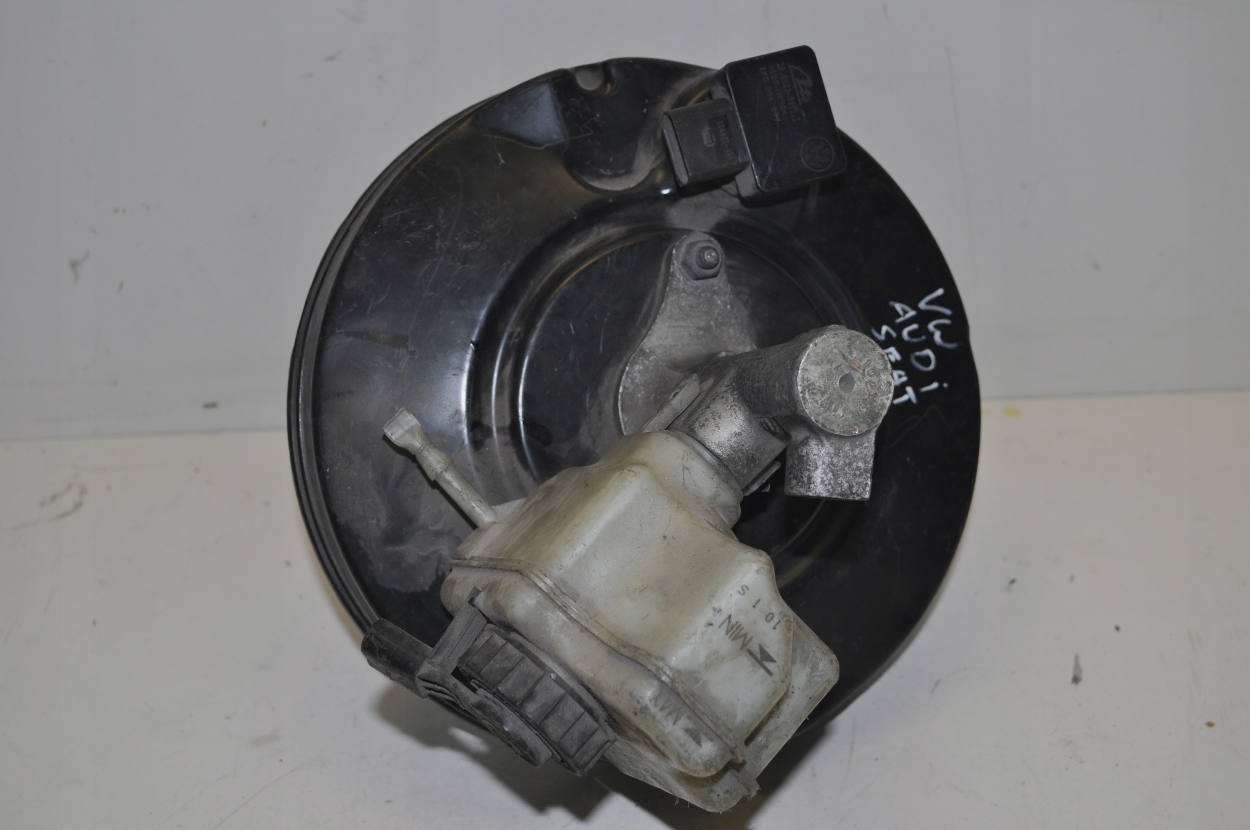 ГЛАВНЫЙ ТОРМОЗНОЙ ЦИЛИНДР СЕРВОПРИВОД VW AUDI 1K1611301D