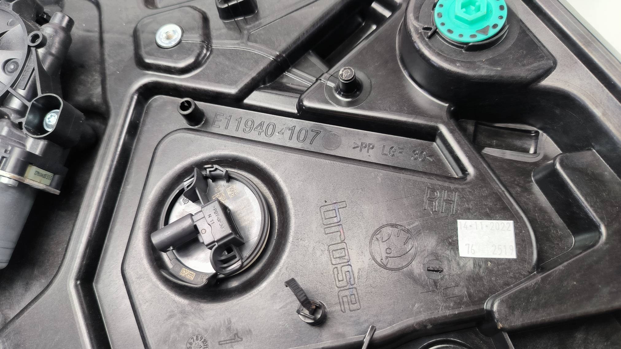 window regulator right front 5E3837656A SKODA OCTAVIA IV