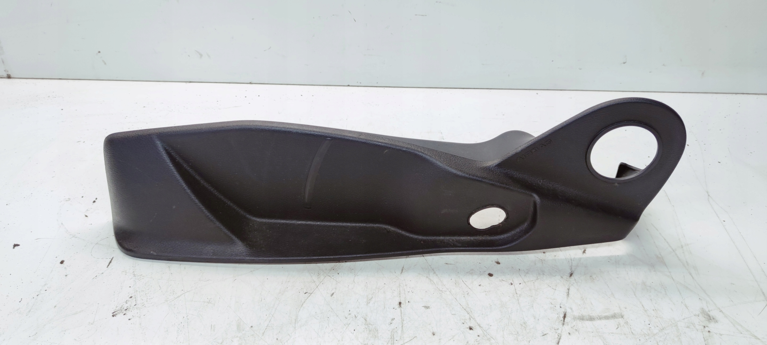 BLENDE ABDECKUNG VERSCHLUSSSTOPFEN SITZ LINKS AUDI A4 B9 A5 8W 8W0881325