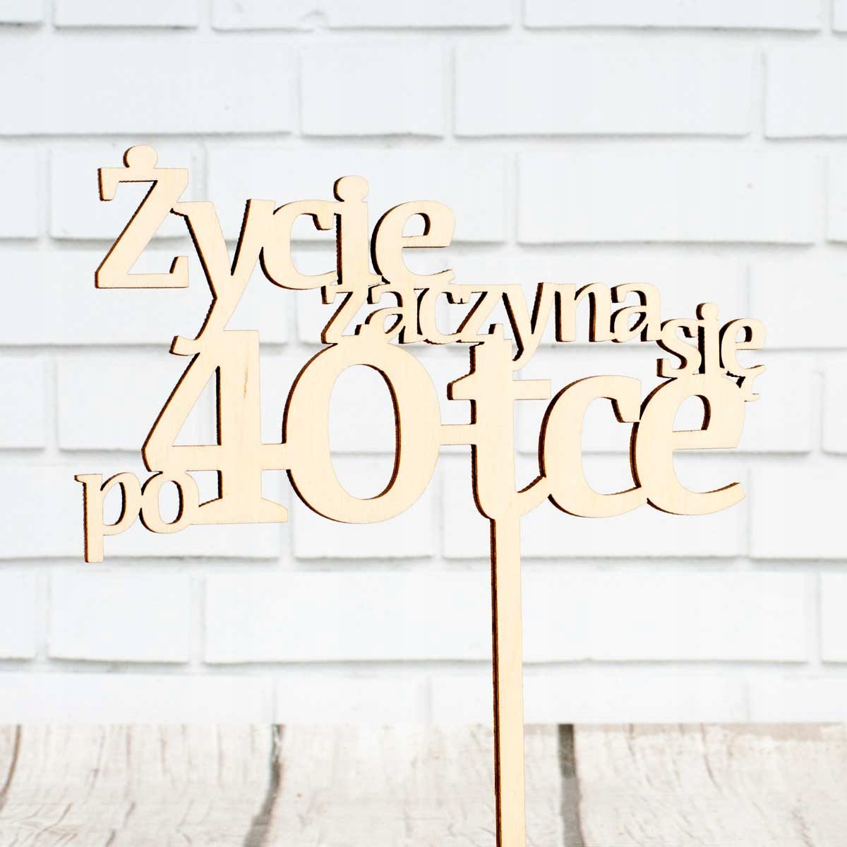 TOPPER NAPIS NA TORT ŻYCIE ZACZYNA SIĘ PO - CZARNY Motyw personalizowany