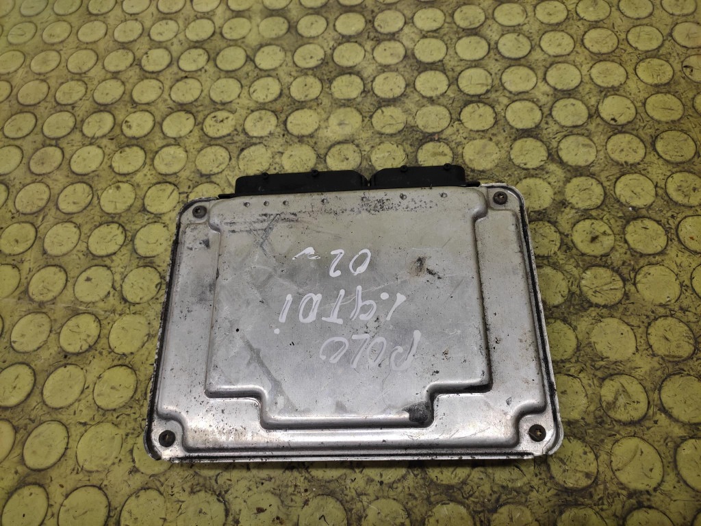 VW POLO IV control unit of the engine 0281011076