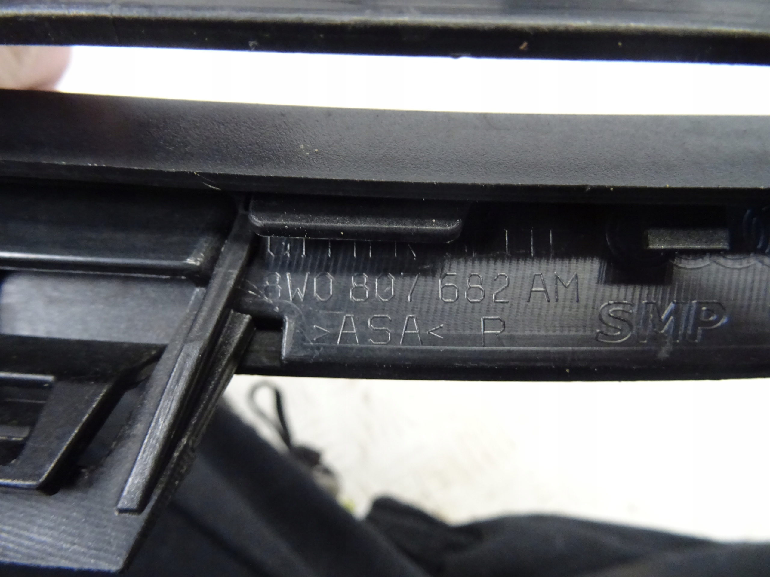 grid of a bumper front front right AUDI A4 B9 LIFT S-LINE 8W0807682AM