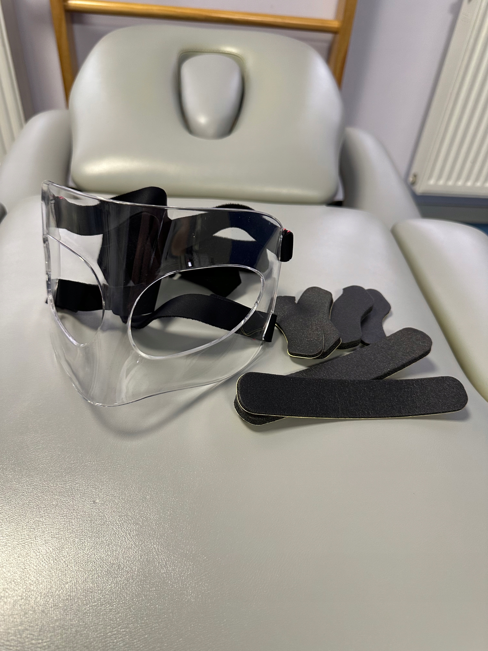 MUELLER FACE GUARD MASKA OCHRANIACZ NA NOS TWARZ GŁOWĘ OCHRONA ZŁAMANY NOS Kod producenta 81457