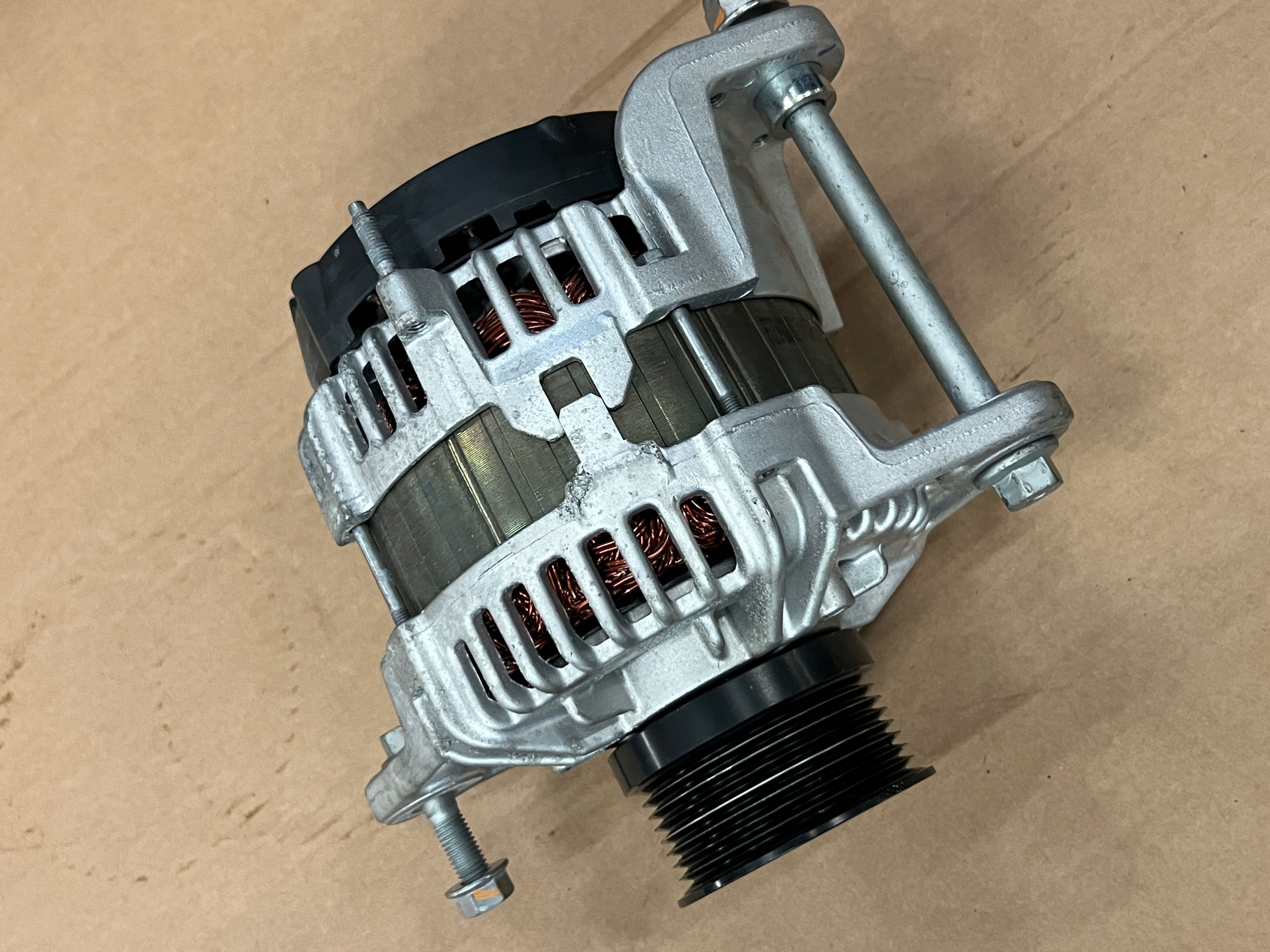 Alternator Volvo FM FH4 BB Nowy Model Producent części Volvo OE