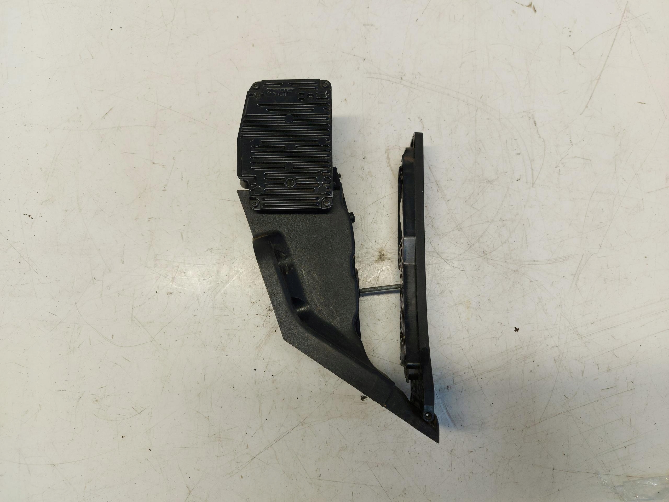 MERCEDES W205 Gaspedal HYBRYDA A2223002300