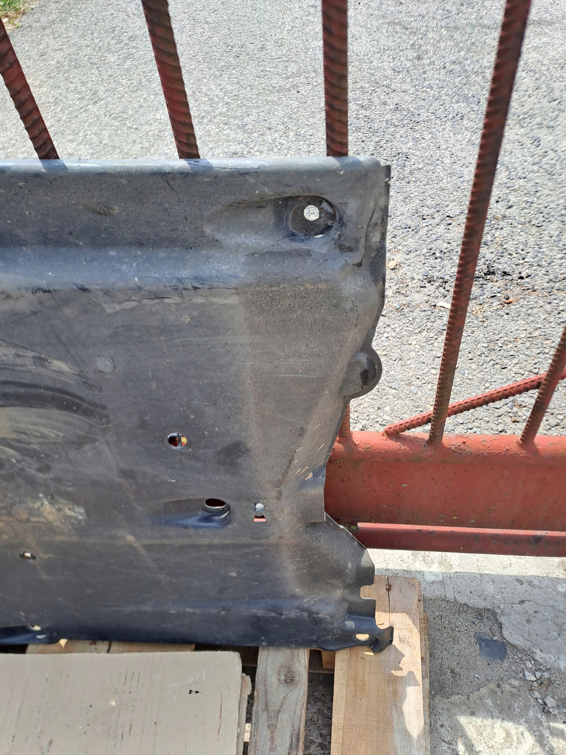 QASHQAI and J10 FL cover chassis right 74814BR00A