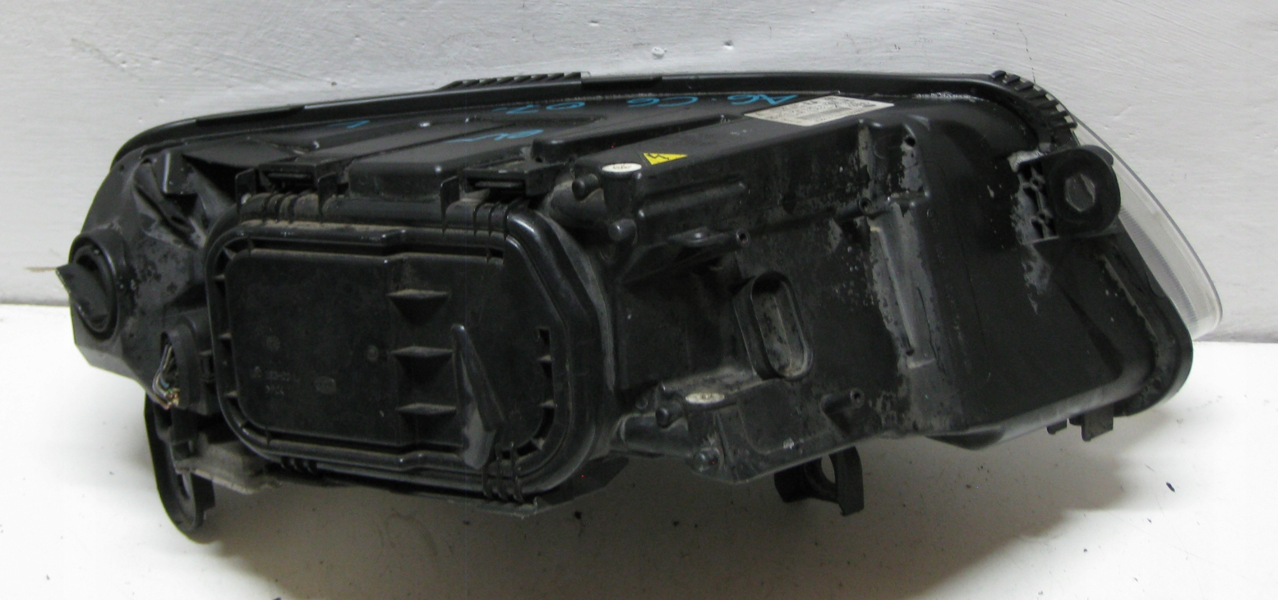 AUDI A6 C6 KOMBI 2.7 TDI 07R light left front XENON 4F0941029EA