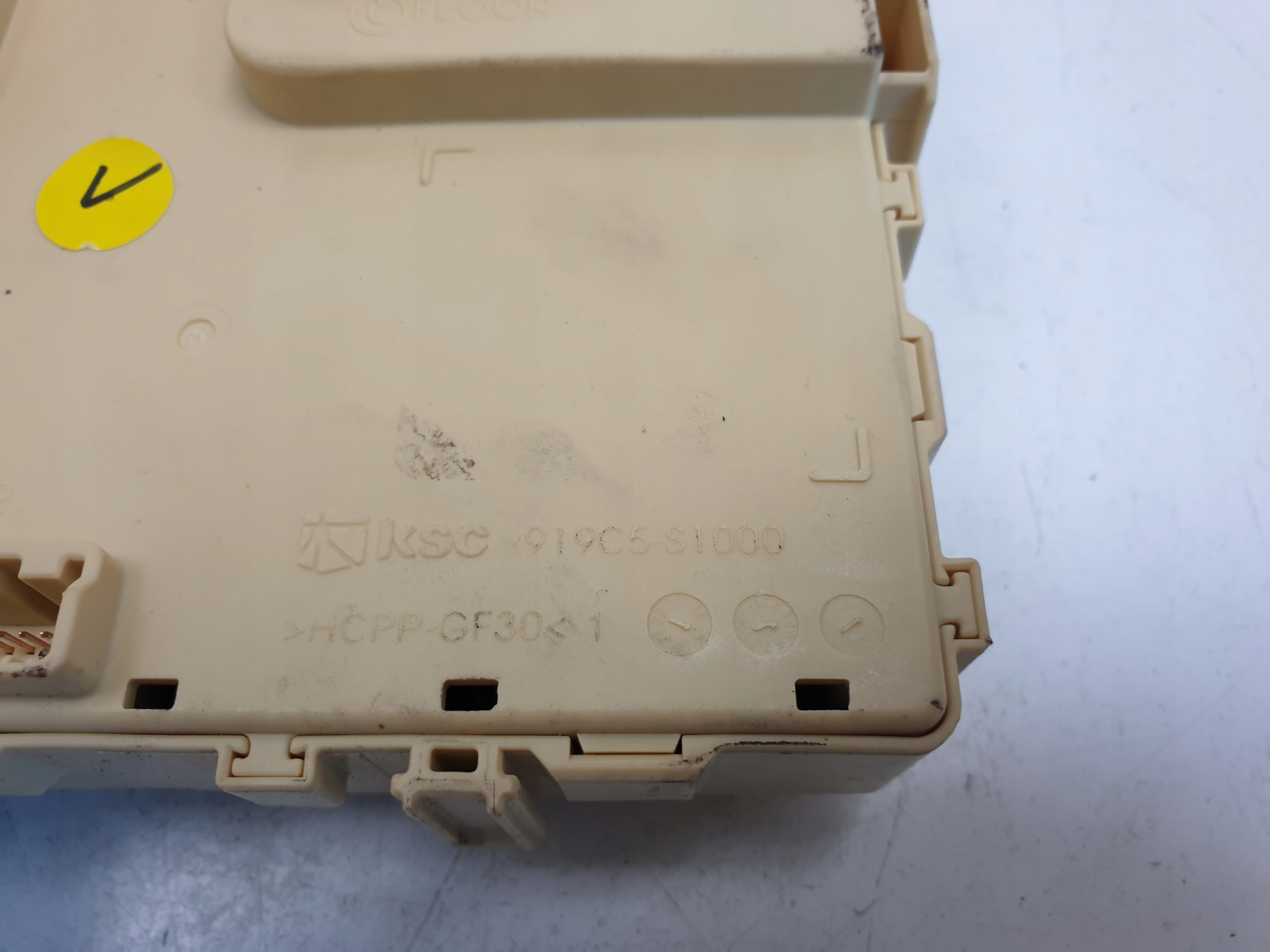 Santa Fe IV 2.2 CRDI SKRZYNKA BEZPIECZNIKÓW BSI Producent części Hyundai OE