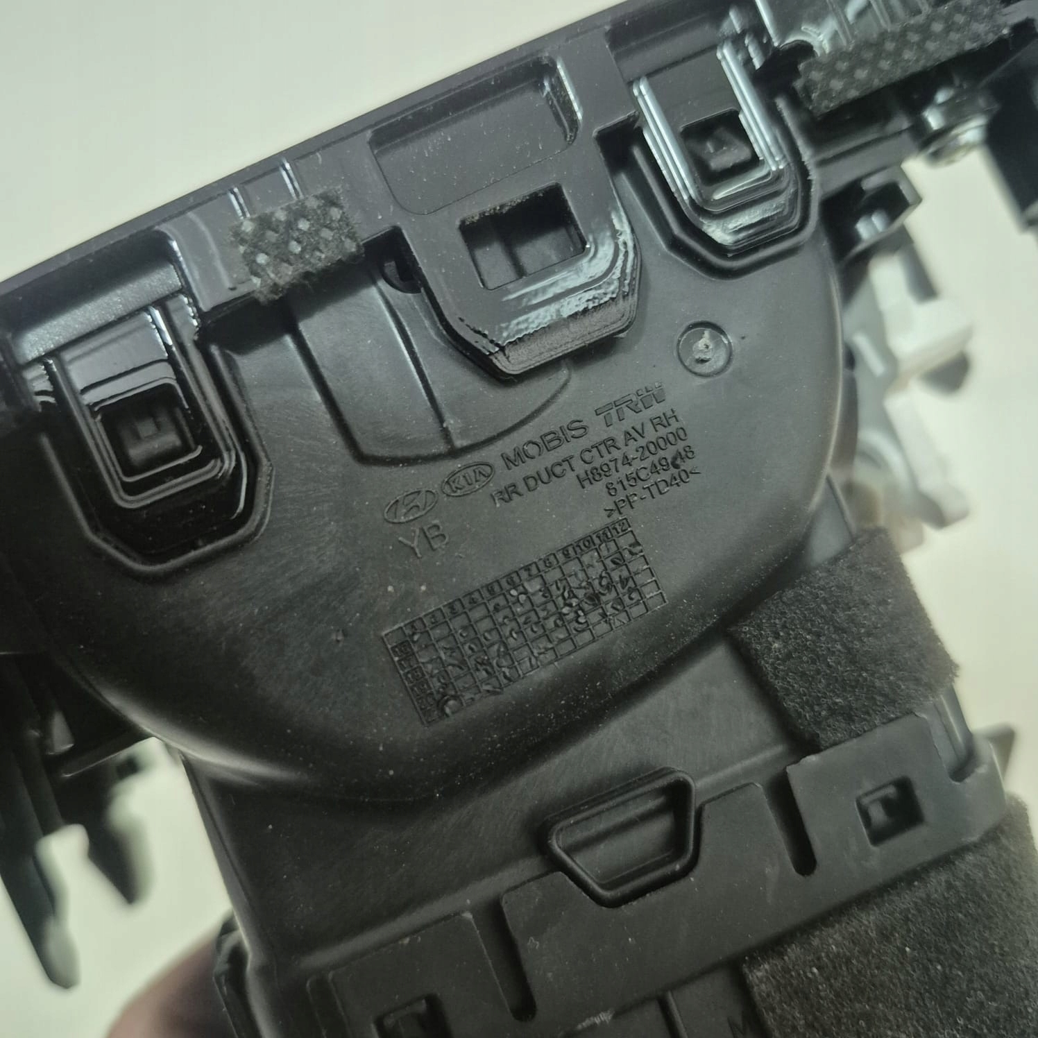 KIA RIO IV -> frame moulding grid air conditioning devices consoles H8974-20000