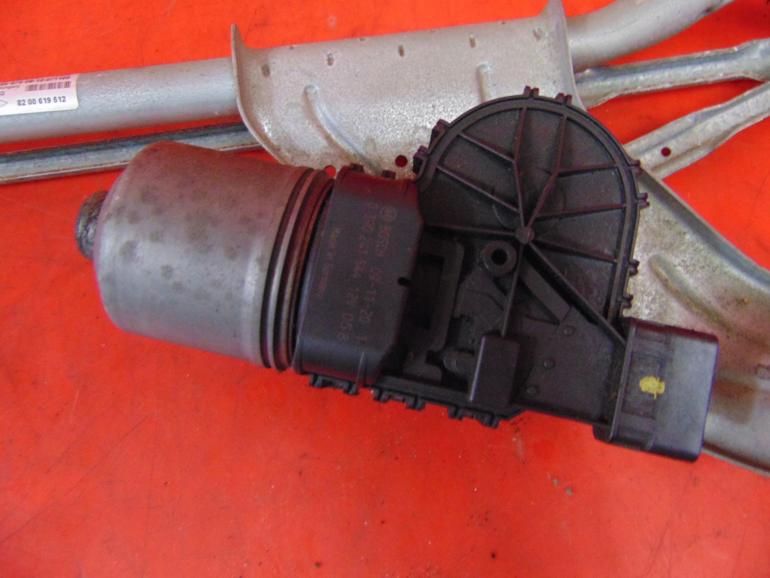 DACIA SANDERO 1 and wiper mechanism front EU