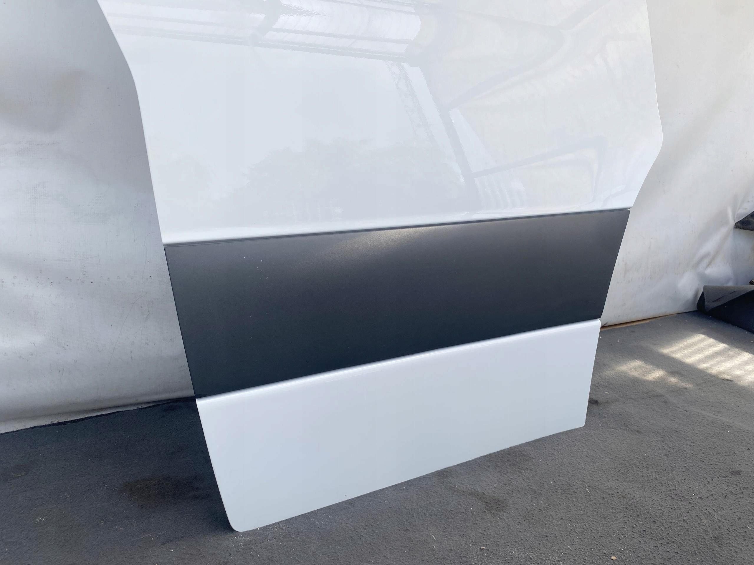 SPRINTER 907 910 17- door front right BIALE ORYGINALNE right front