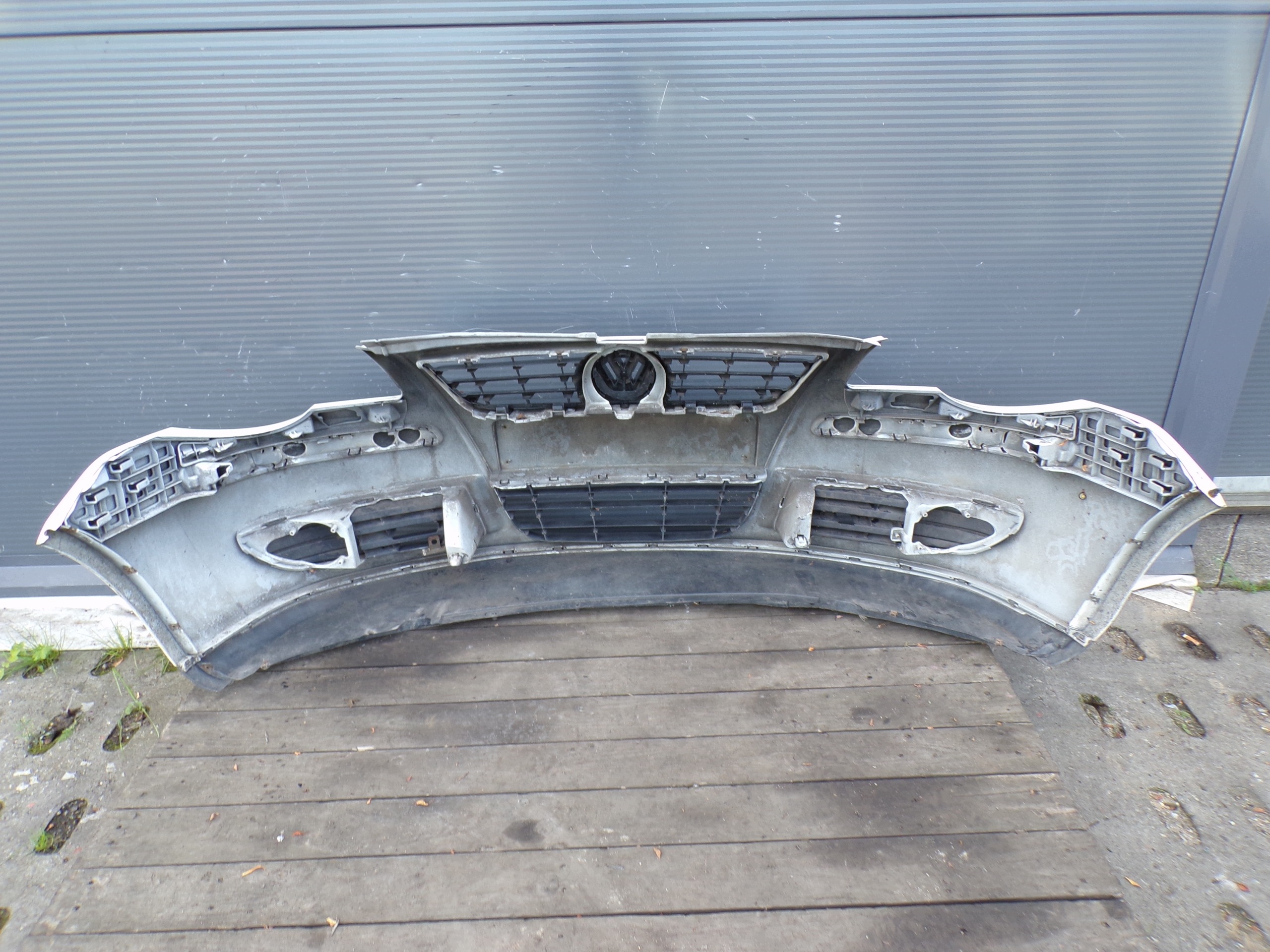 front bumper front VOLKSWAGEN POLO 9N LIFT colour LB9A