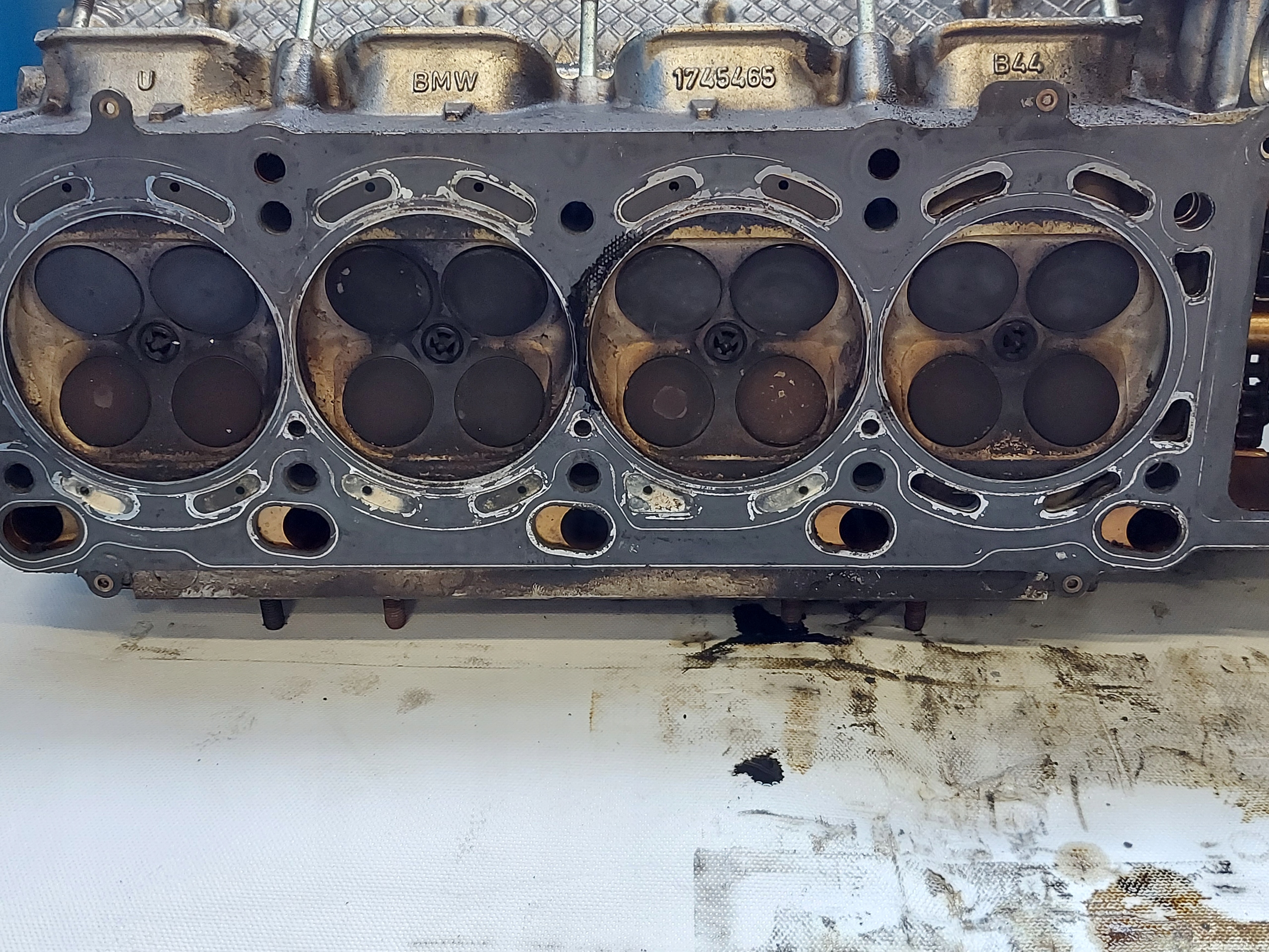 head. BMW X5 E53 E39 4.4 V8 1745461,1745465