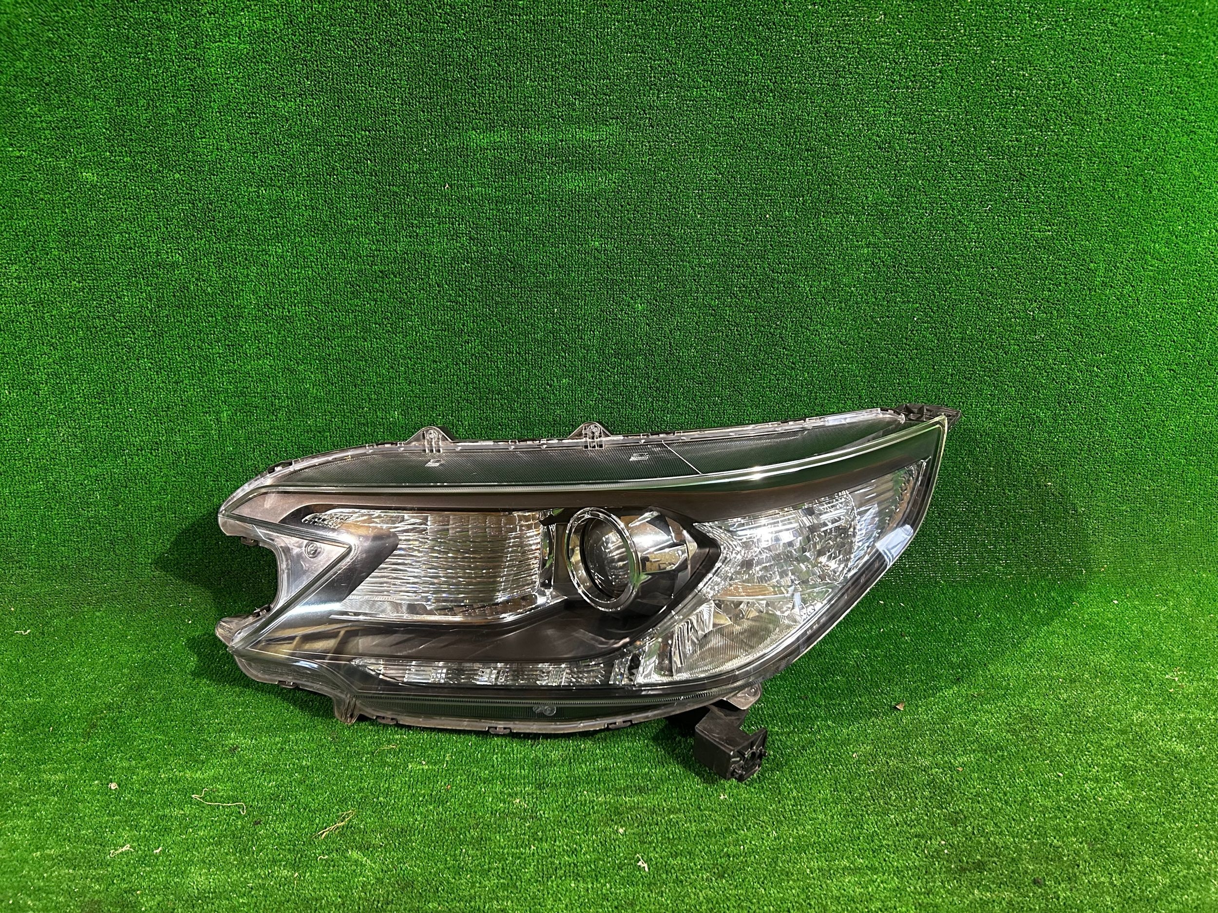 REFLEKTOR left HONDA C-RV XENON 12-15 NR.R