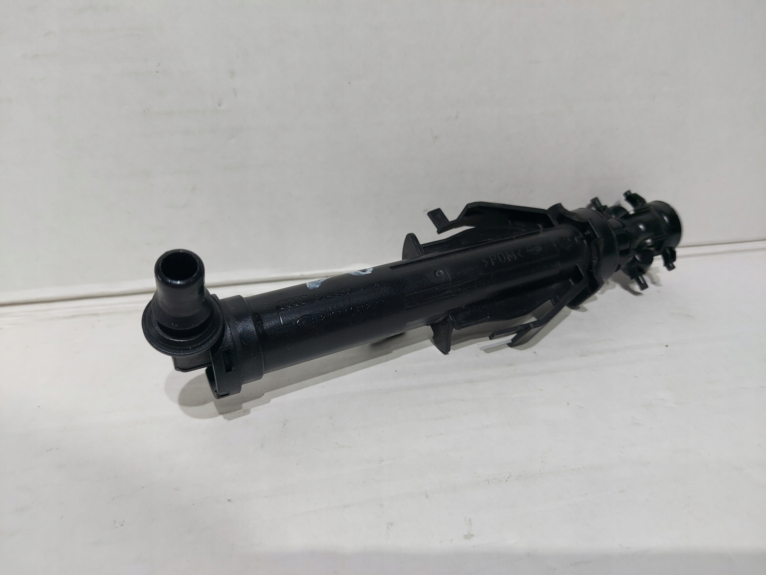 82A955101A - AUDI A1 82A омыватель лампы левый оригинальный