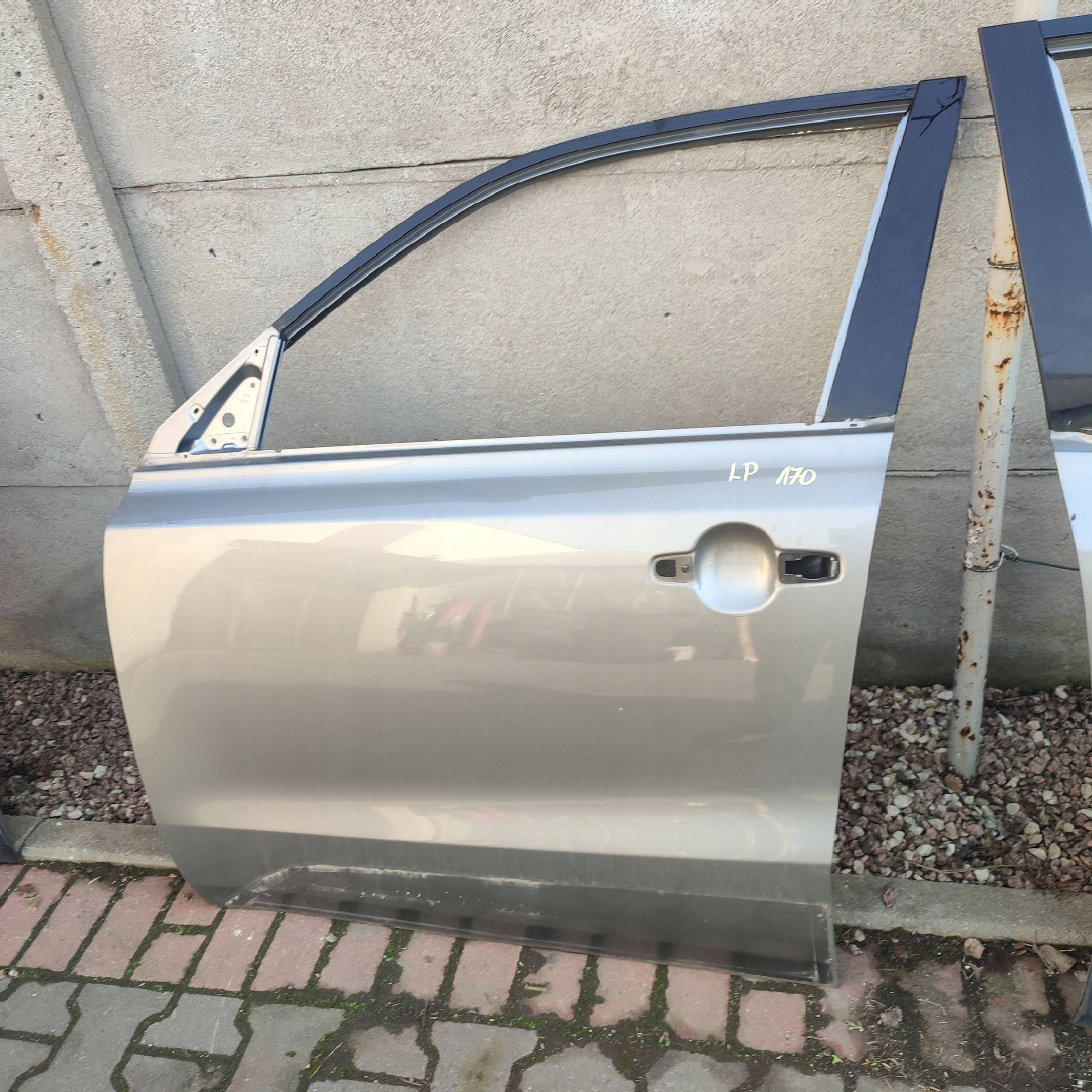 door front front side left Suzuki Vitara (LY) LP170