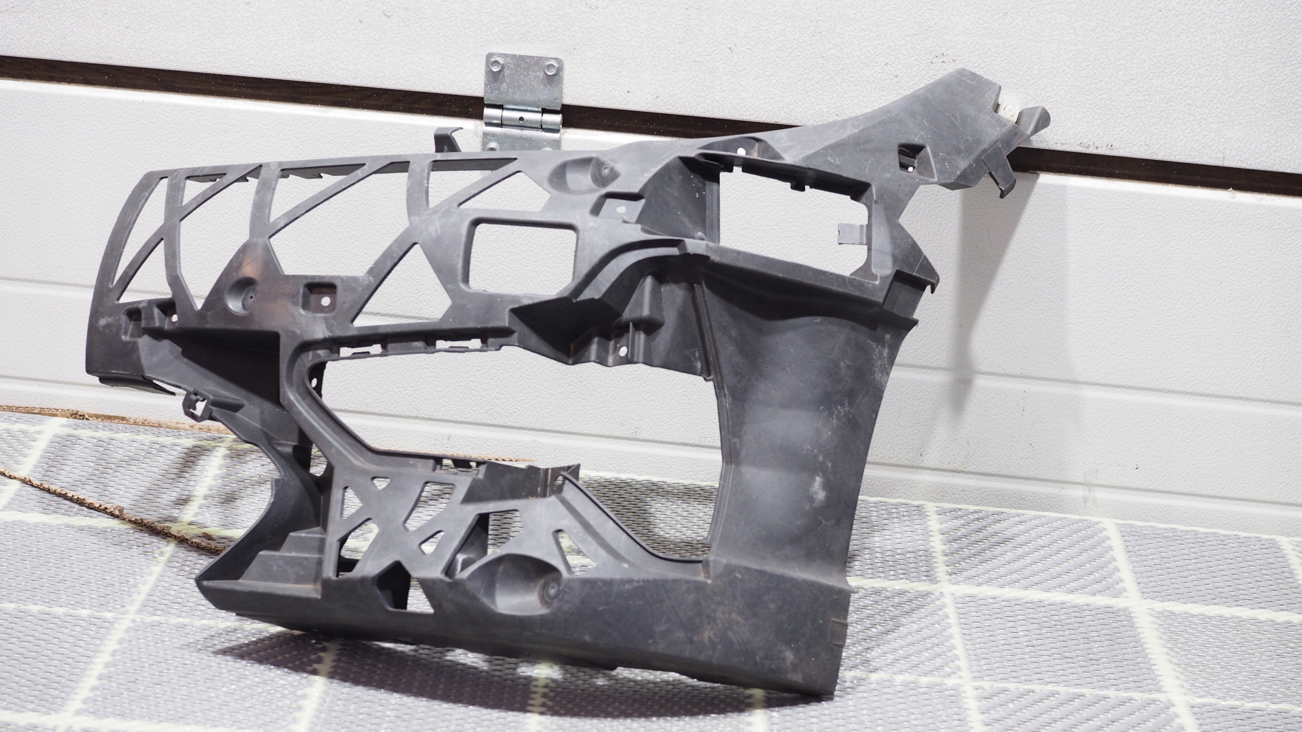 BMW 3 G21 bumper bracket left front 7422247 original