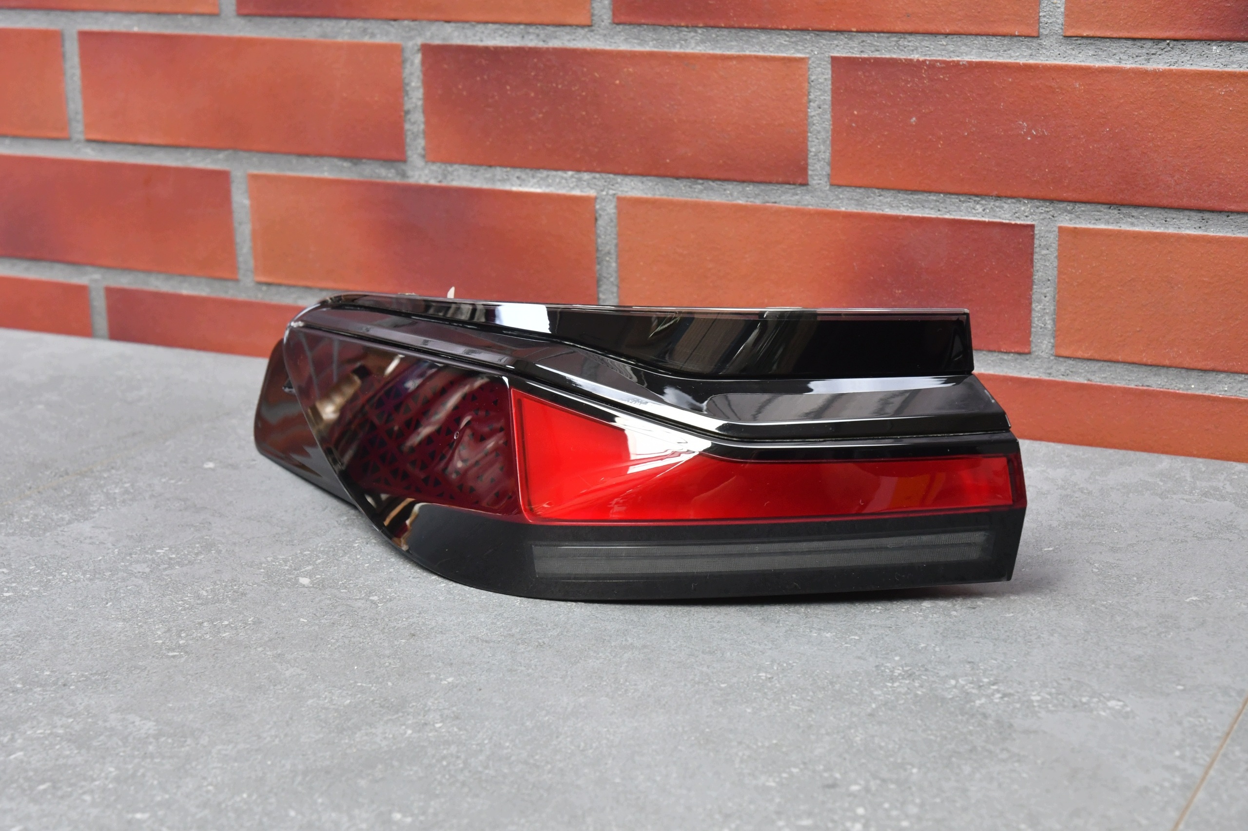 light left rear part rear BMW 7 G70 5A3CD37 SHADOW LINE