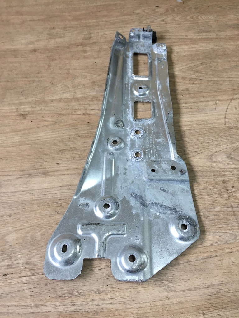 WZMOCNIENIE KIELICHA LEWY TYL WEWNETRZNE TESLA X Part number 8