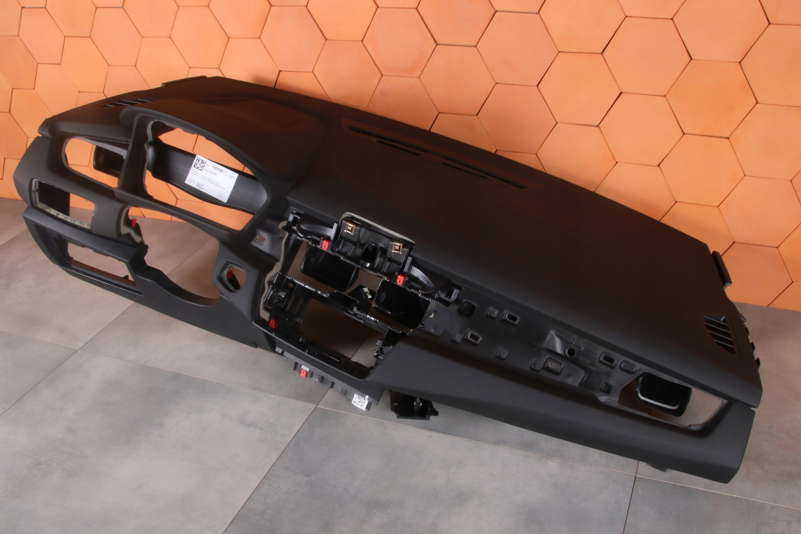 BMW 2 F45 F46 originál dashboard instrument panel console black 17 km !!!