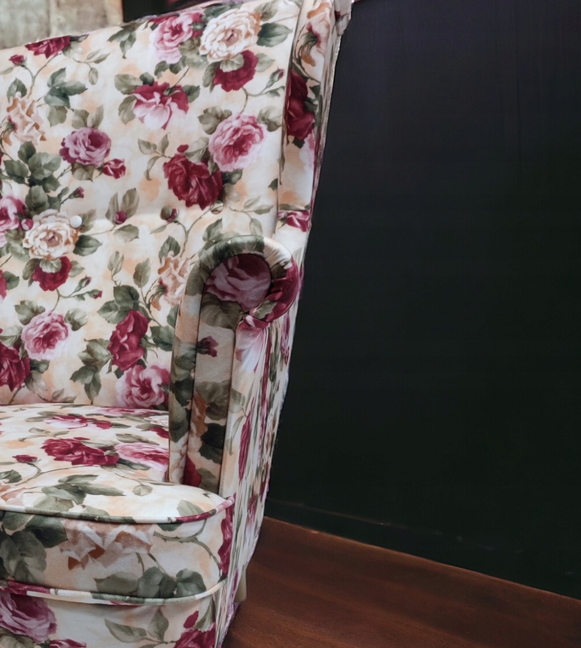 Wygodny fotel Uszak, łączone tkaniny, styl skandynawski Głębokość mebla 95 cm