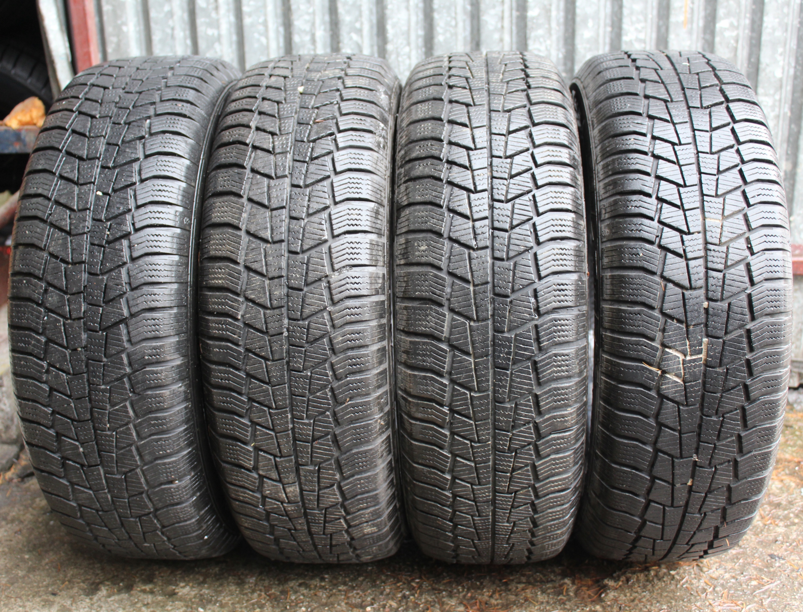 4x 195/65R15 OPONY ZIMOWE UŻYWANE VIKING