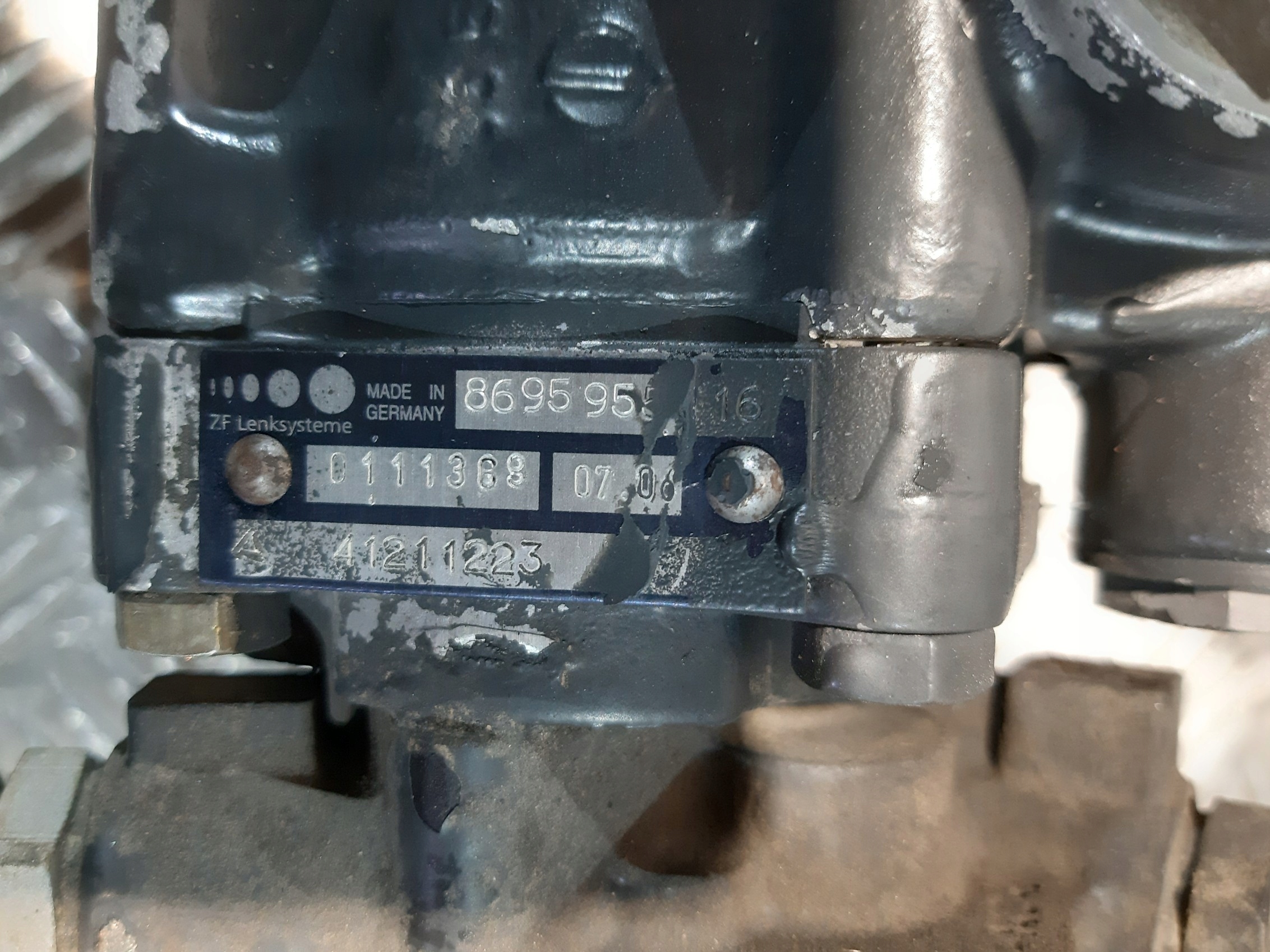 compressor compressor; KNORR BREMSE IVECO servo pump ZF 504079463
