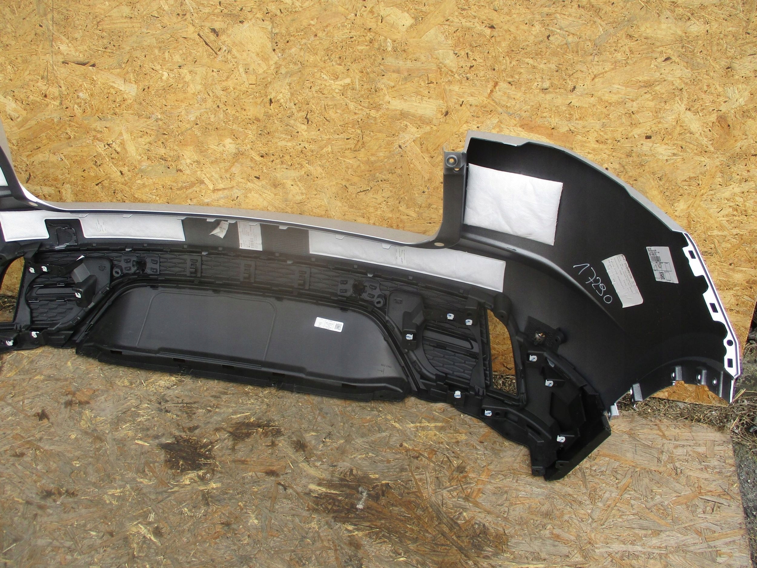 Stoßstange heck Jaguar E-Pace Lift 21- J9C3-17D781-A