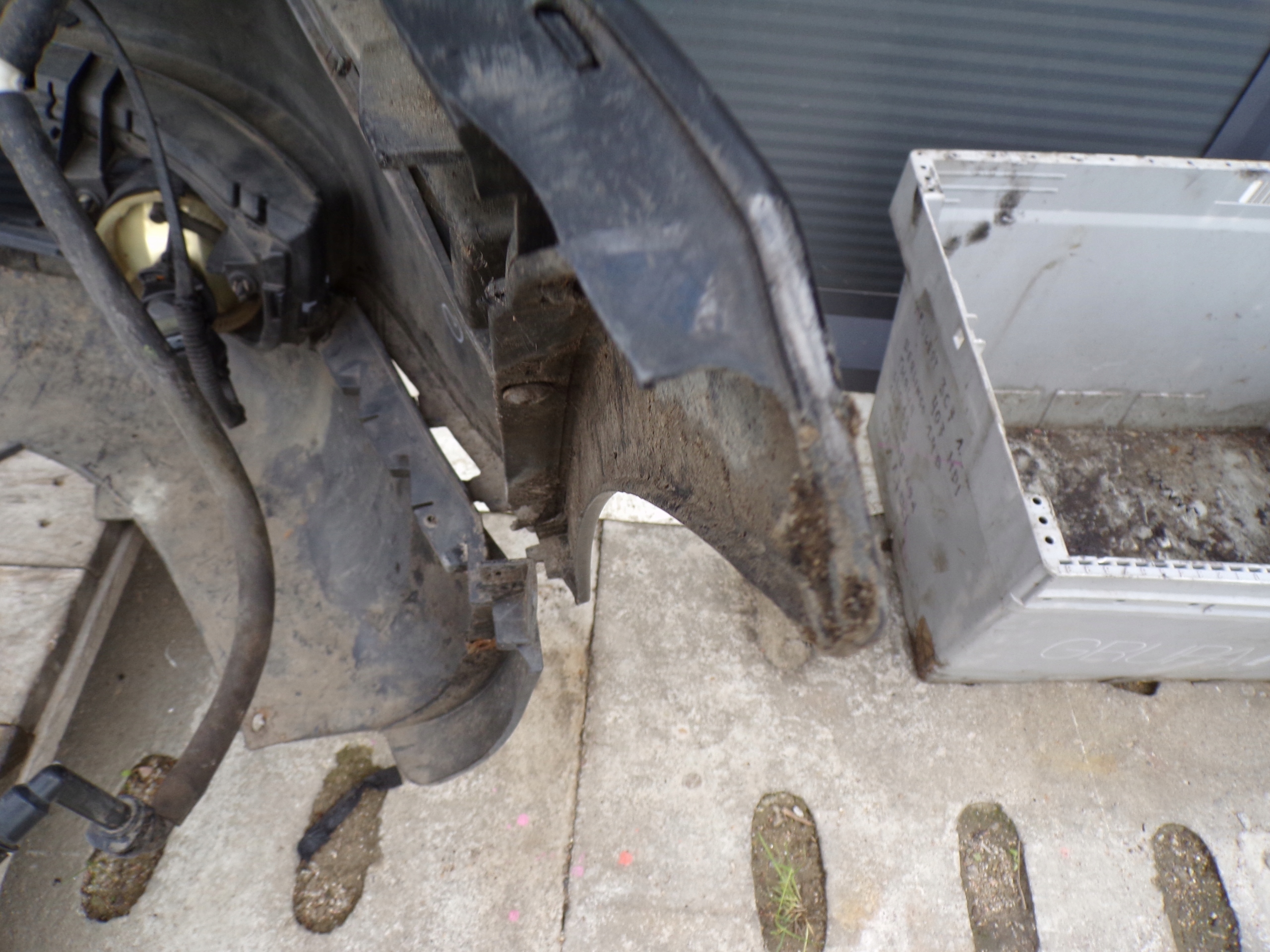 front bumper front VOLKSWAGEN TOURAN 1 and washers