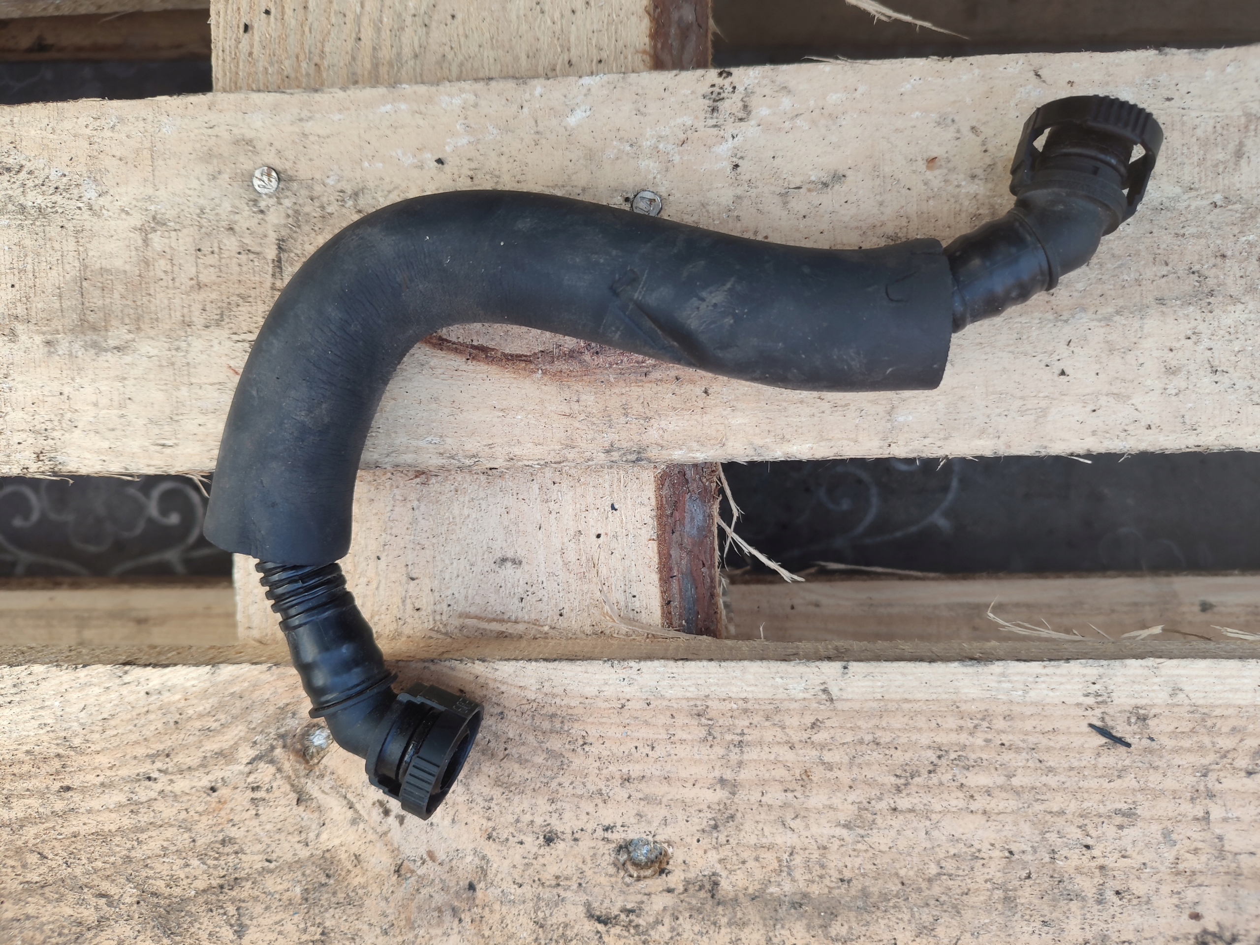 pipe odpowietrzajaca Volkswagen Audi 06H103221J