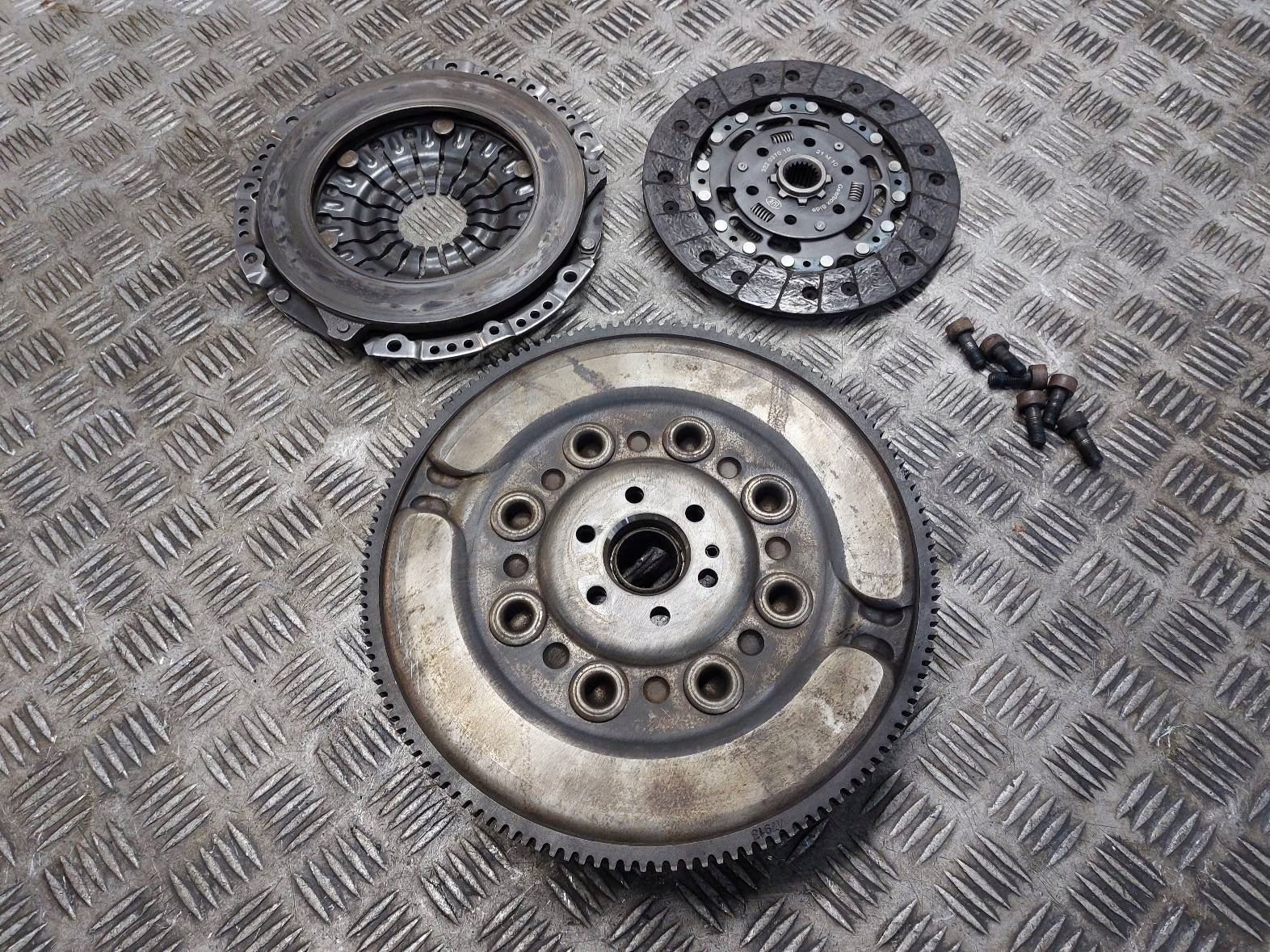 VOLANO USATO + disco + di pressione OPEL ASTRA J 1.6 TURBO 55564555